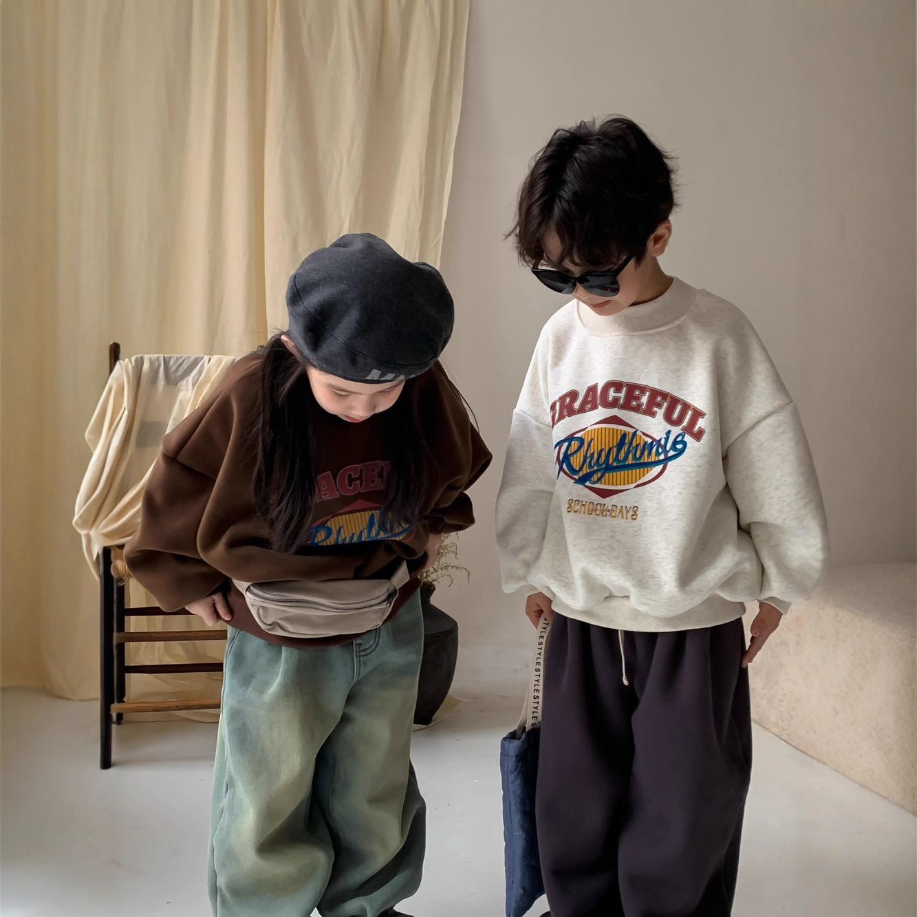 《2377》時髦美式字母休閒加絨圓領衛衣(90-140)