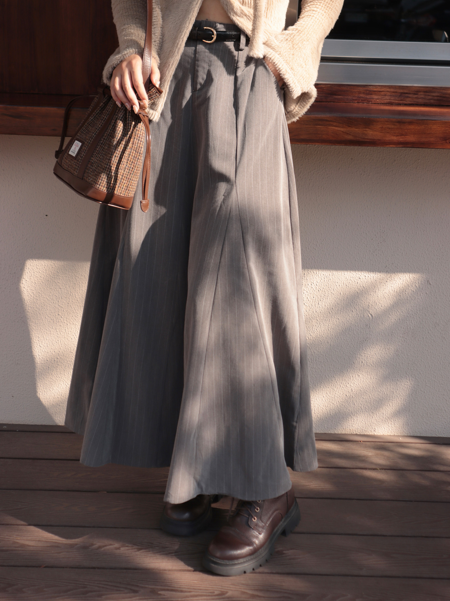 25J205 自留推薦!設計師款高級層次剪裁散襬條紋西裝長裙