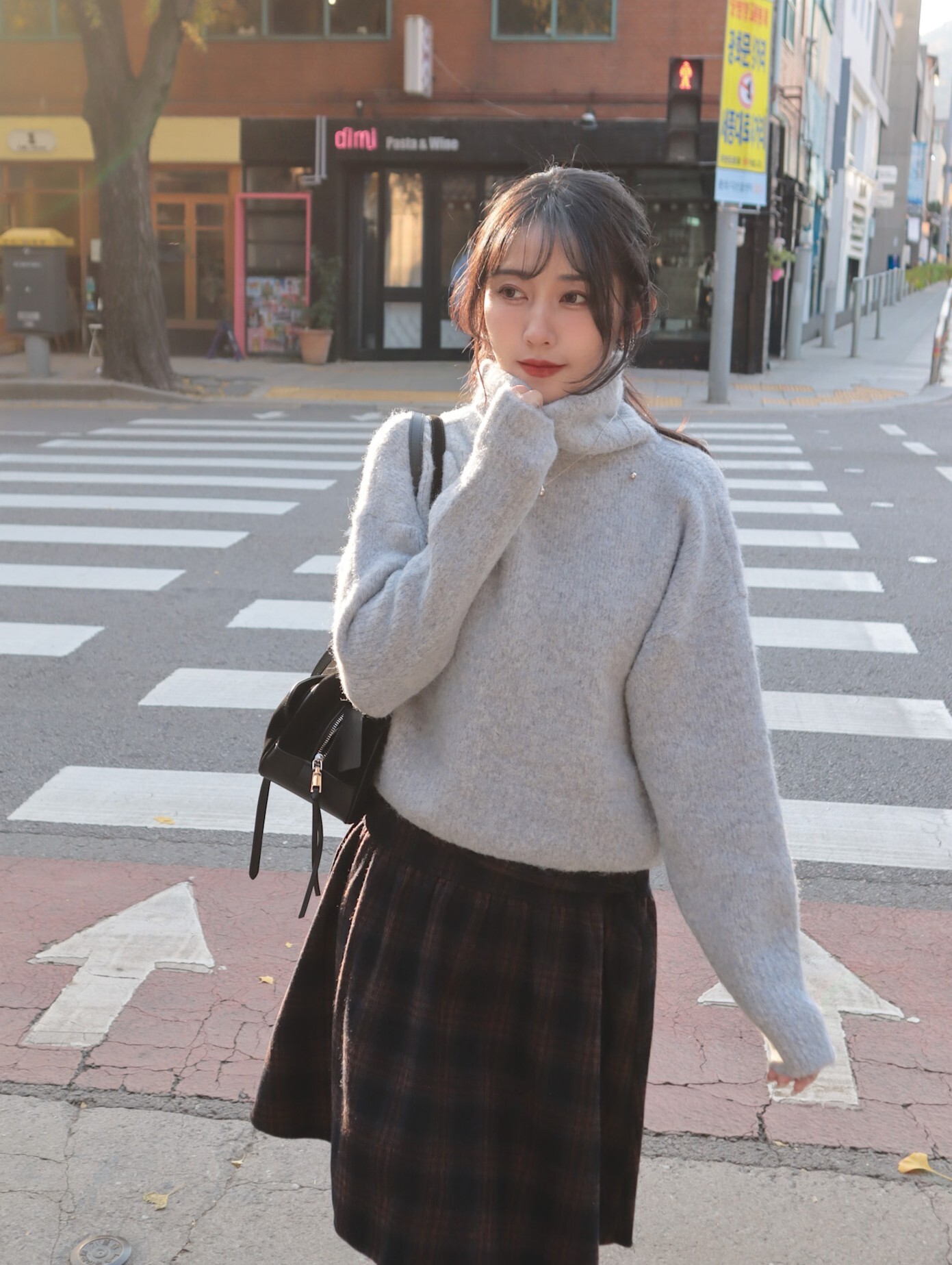 25J107 簡單冬日vibe 寬寬大高領中板混色毛衣