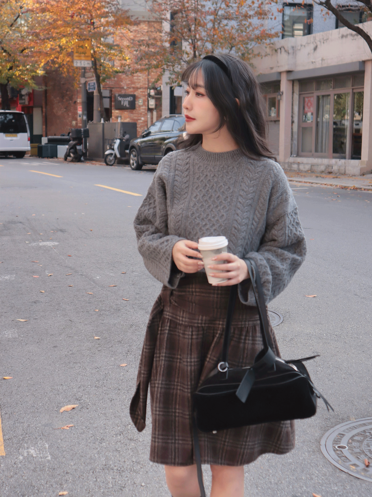 25J109 本期推薦! 塞納河畔 高級品牌感粗麻花寬袖短版毛衣 (包色自留)