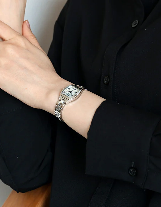 萬年鐘錶 - SEIKO  LUKIA系列  酒桶型石英機芯女錶 SSWA015J / 4N30-01D0S  錶徑21MM