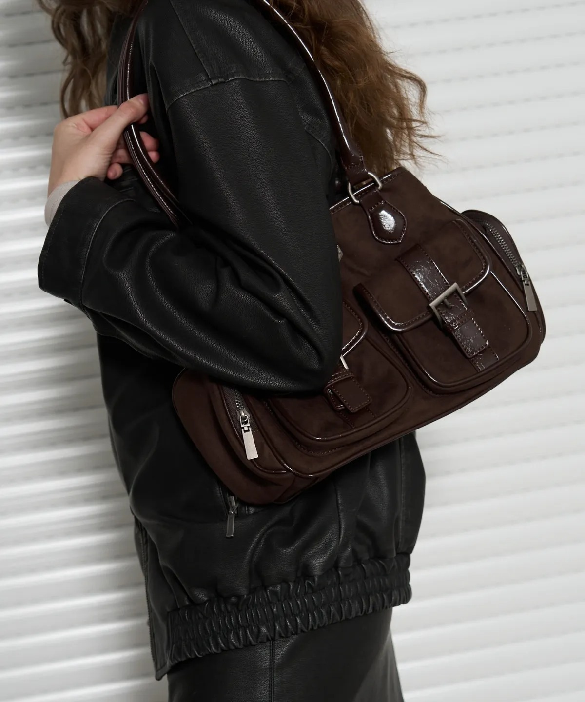 LEATHERY POCKET SUEDE SHOULDER BAG