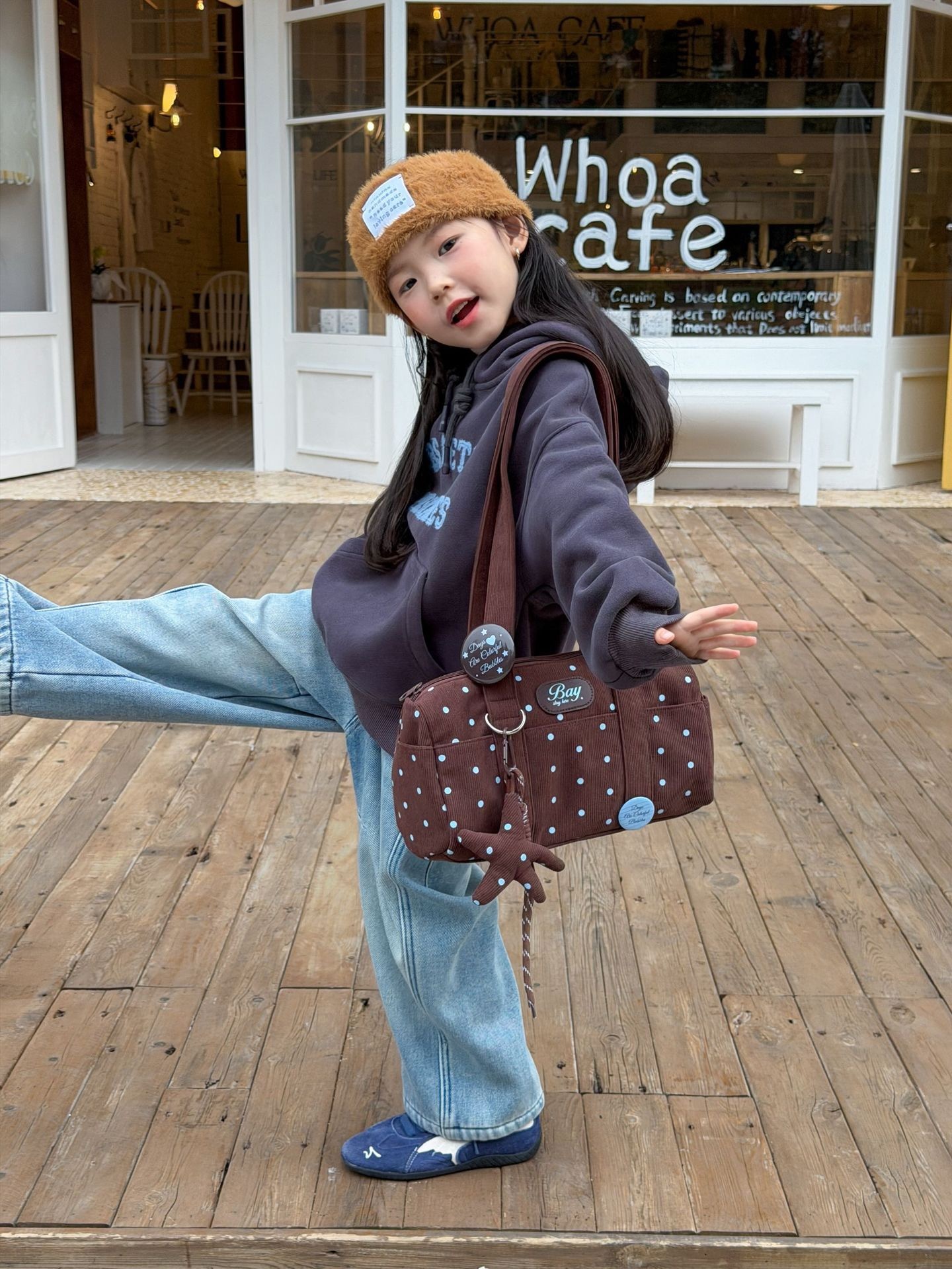 三色字母連帽加絨上衣