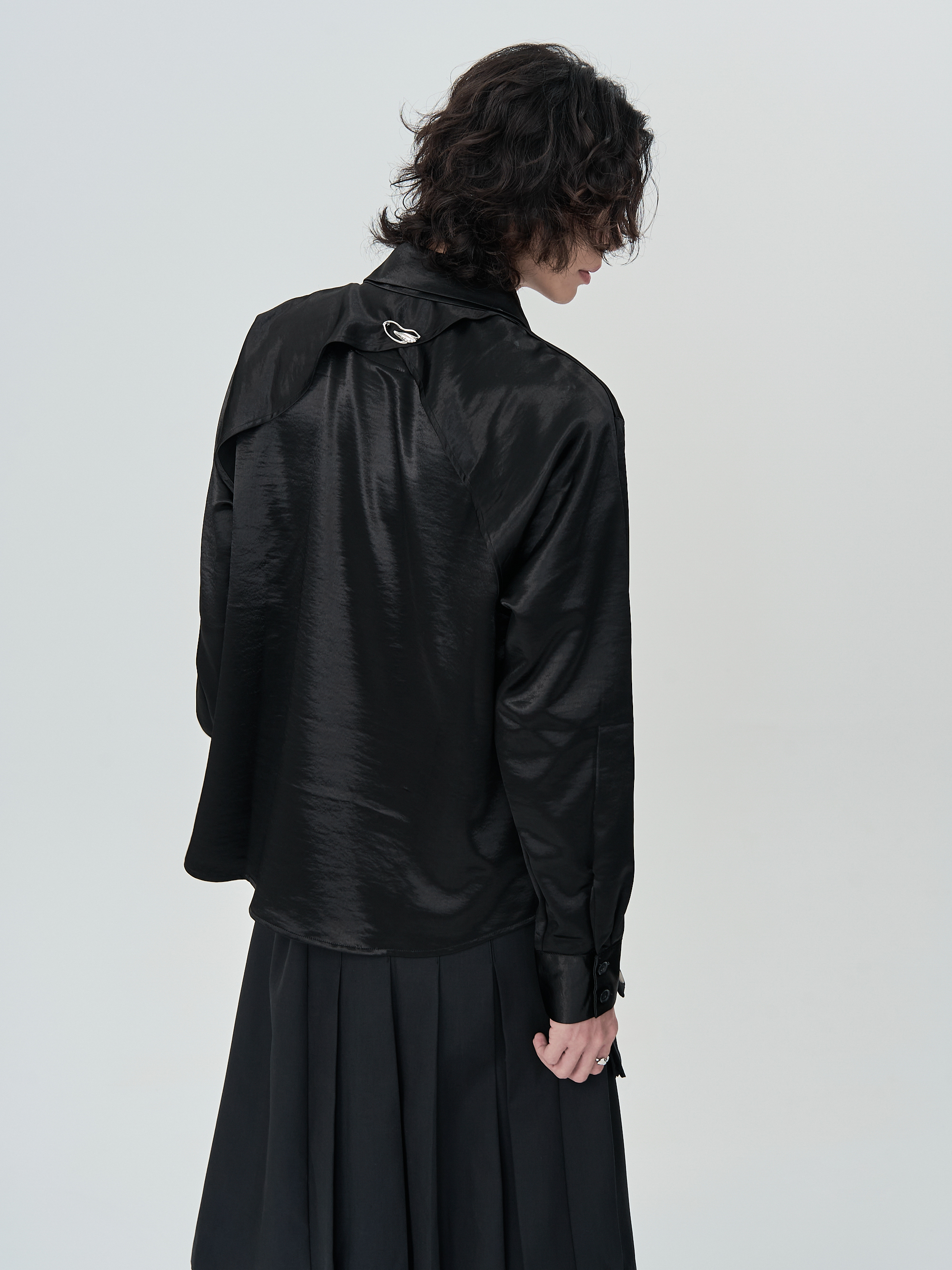 INN X RO(0) -AETHER WINGS天使羽雙領光澤襯衫-黑