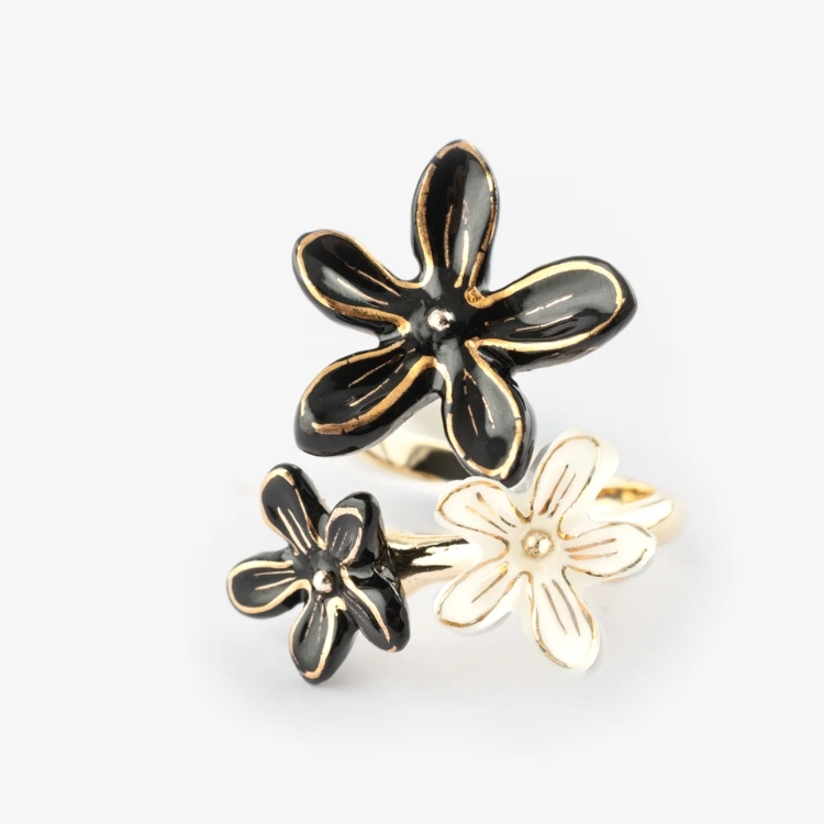 黑白花卉瓷戒指