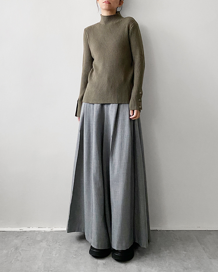 MFT-2655 坑條半高領上衣