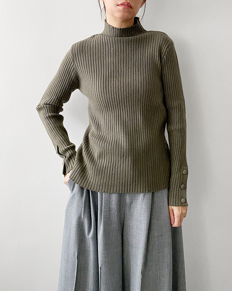 MFT-2655 坑條半高領上衣