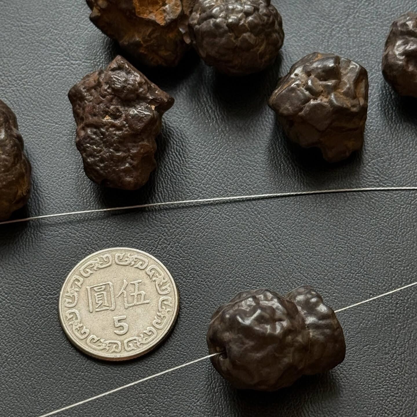 [原石] 預言石 通孔