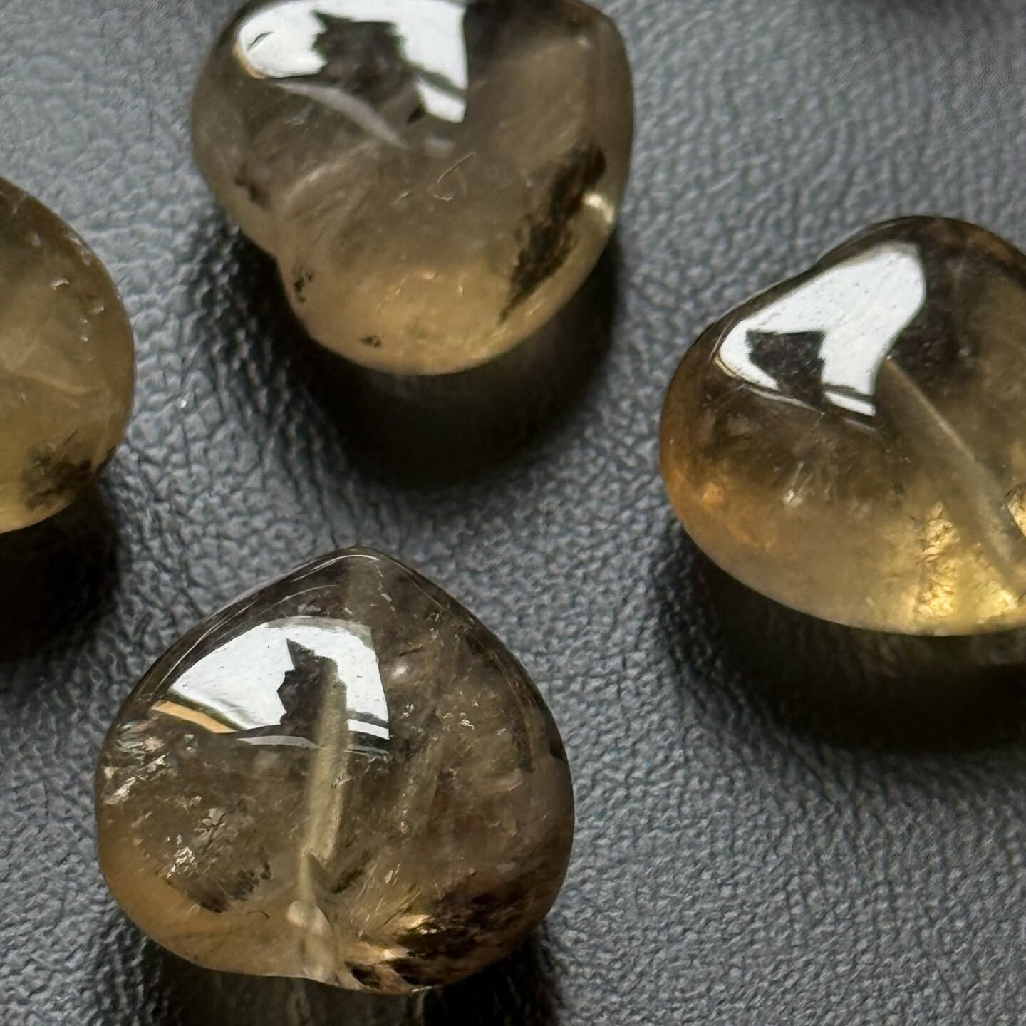 [原石] 黑羽極光23 通孔