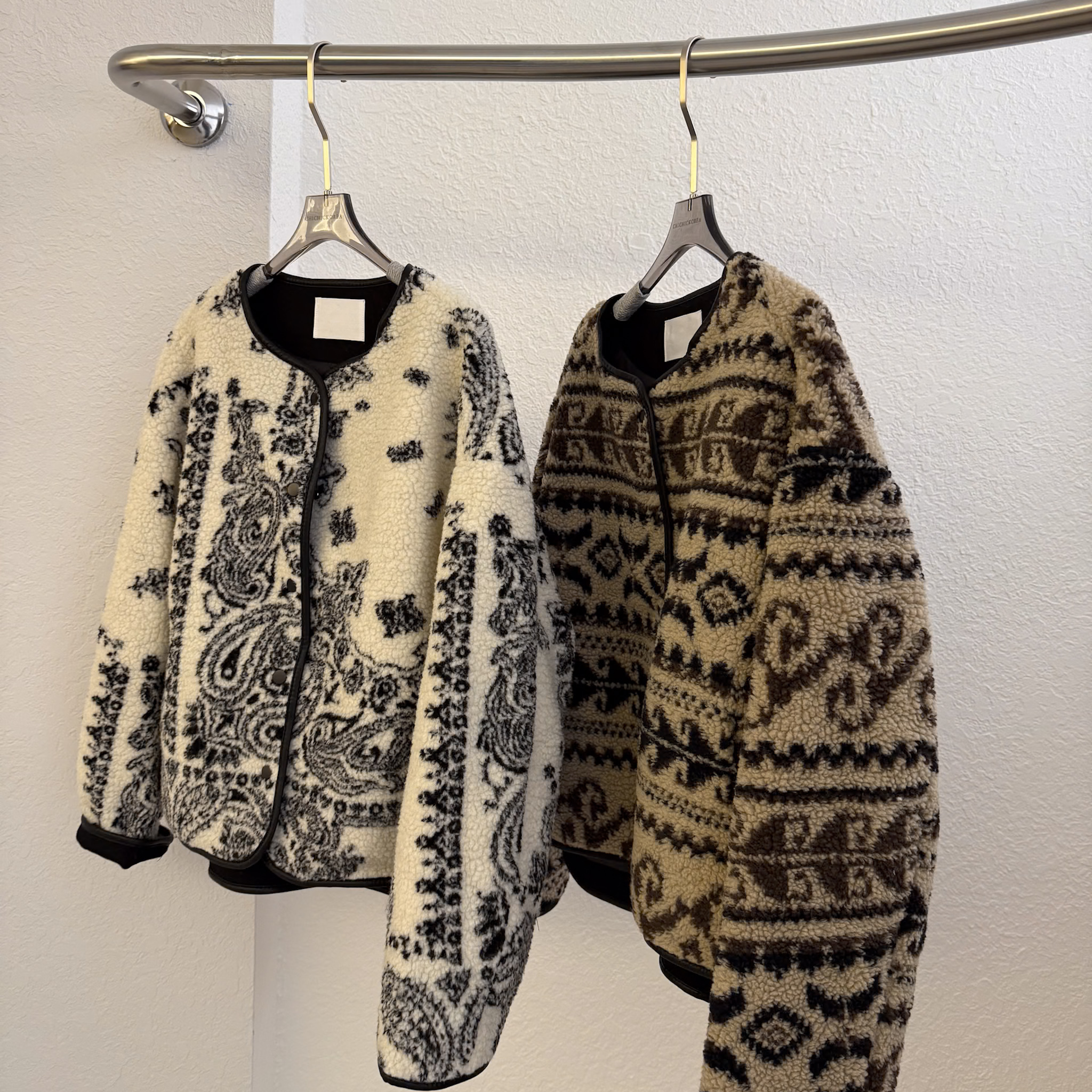 N02 弧形開衩下擺圖騰外(白)