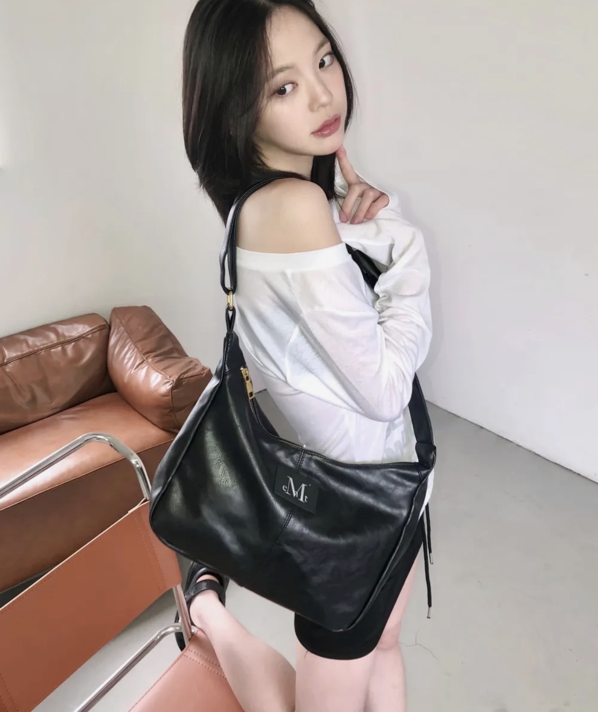 韓國🇰🇷連線 MUCENT 大容量皮革肩背包 單肩包 皺摺包 黑色 棕色/預購