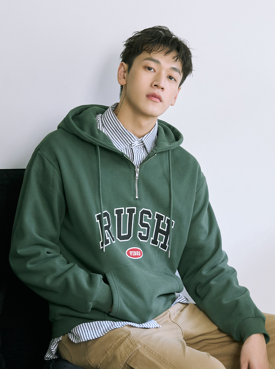 【期間限定】標語繡花半開拉鍊帽T