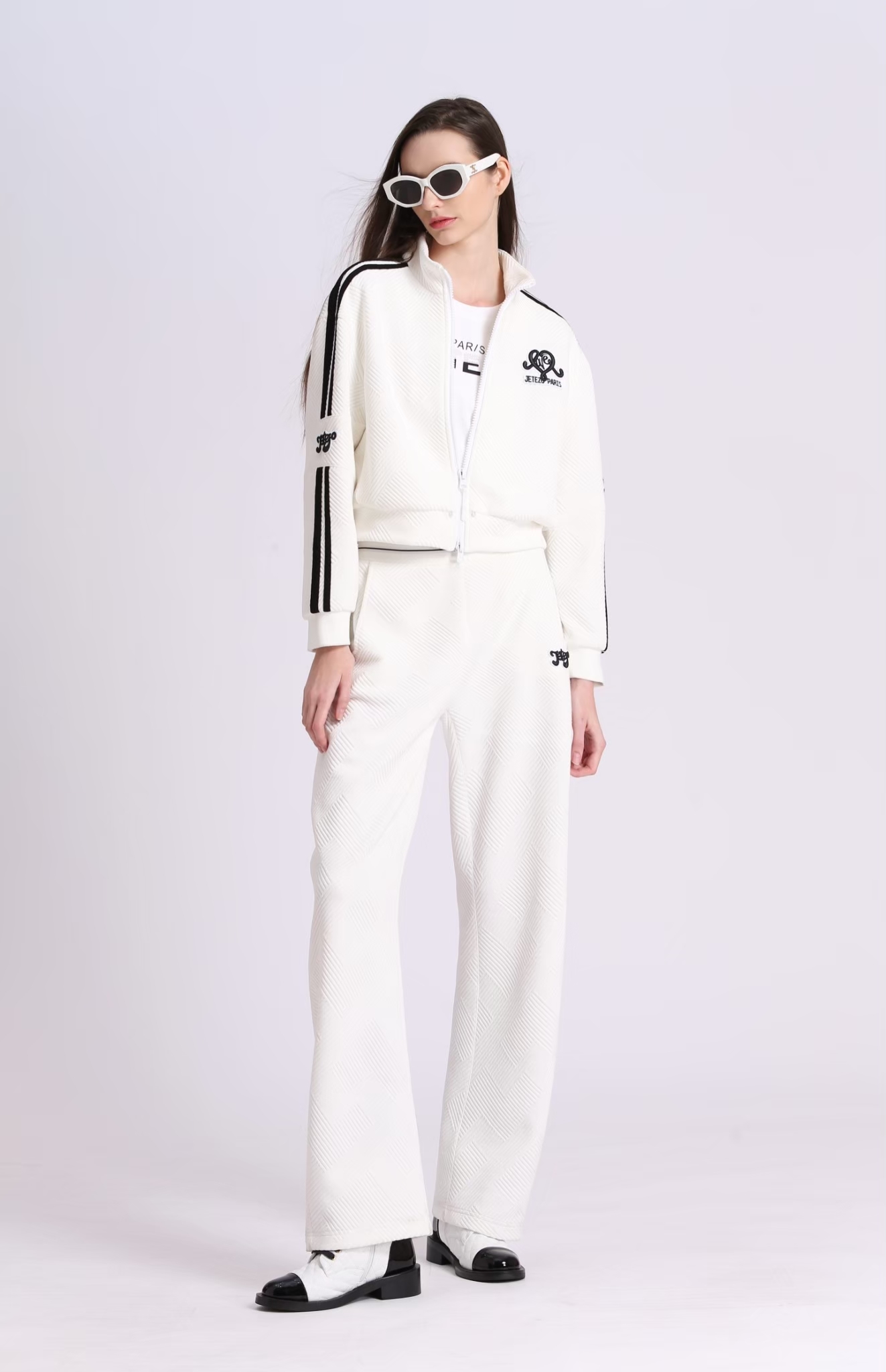 BD15021D1 幾何浮雕運動立領套裝外套