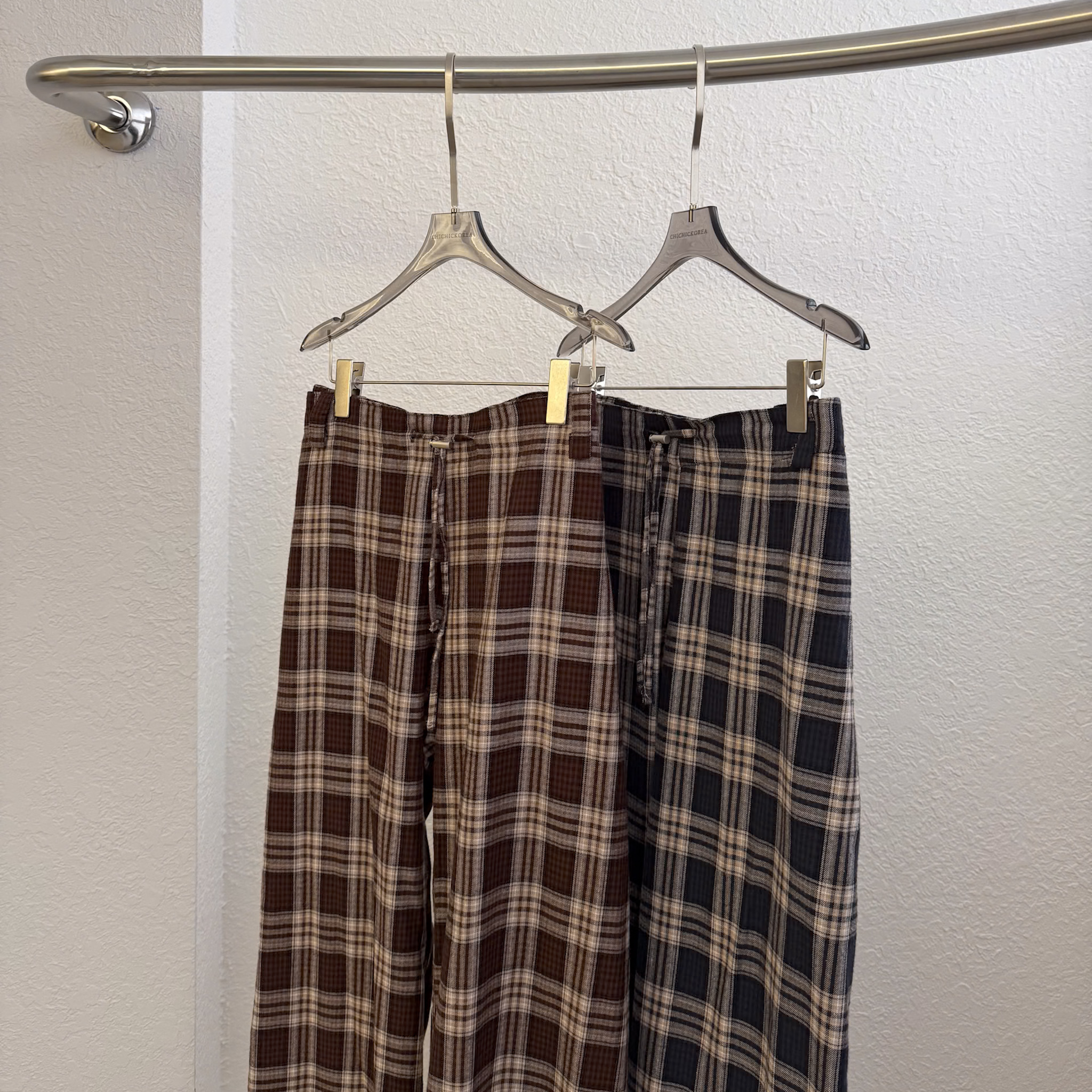 N14 舒服滑順抽繩釦格紋褲(藍灰)