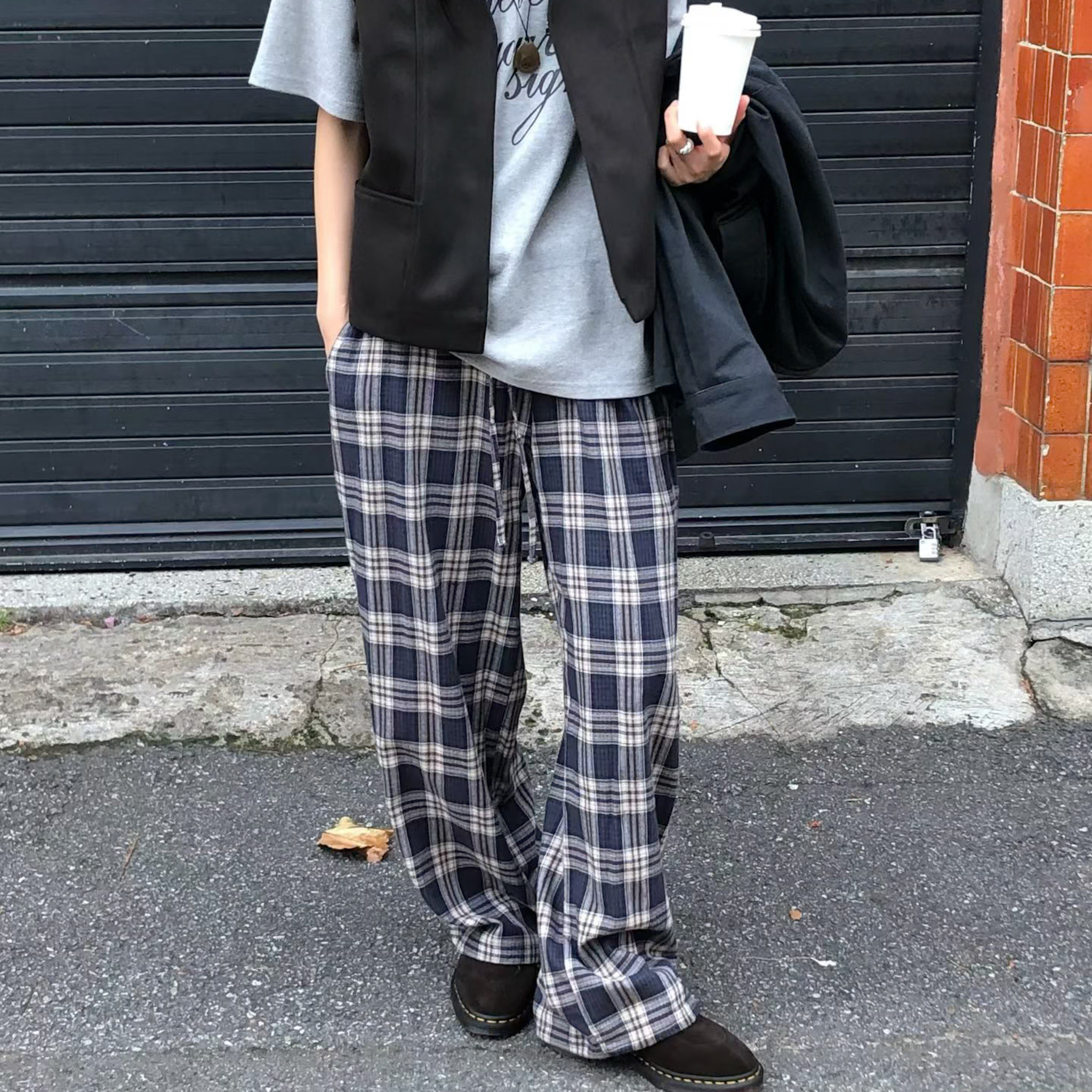 N14 舒服滑順抽繩釦格紋褲(藍灰)