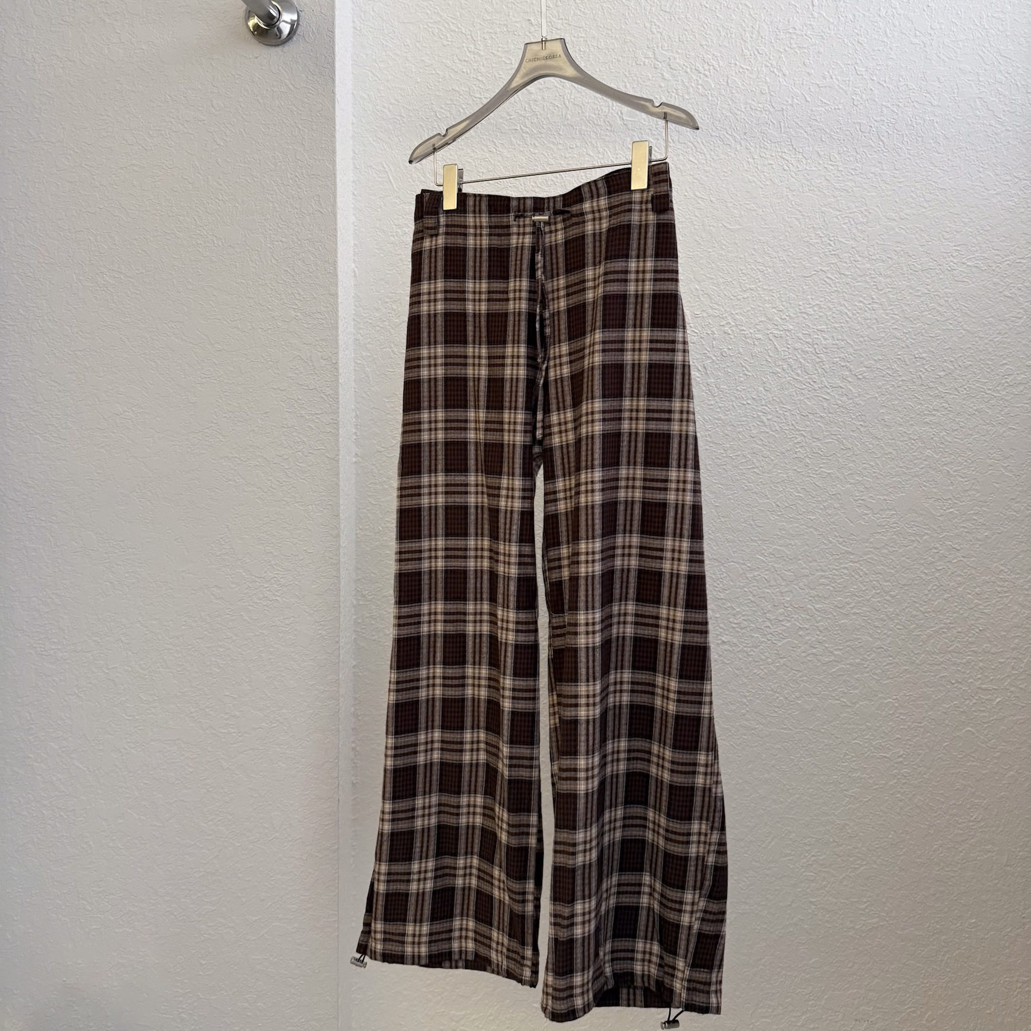 N14 舒服滑順抽繩釦格紋褲(咖)