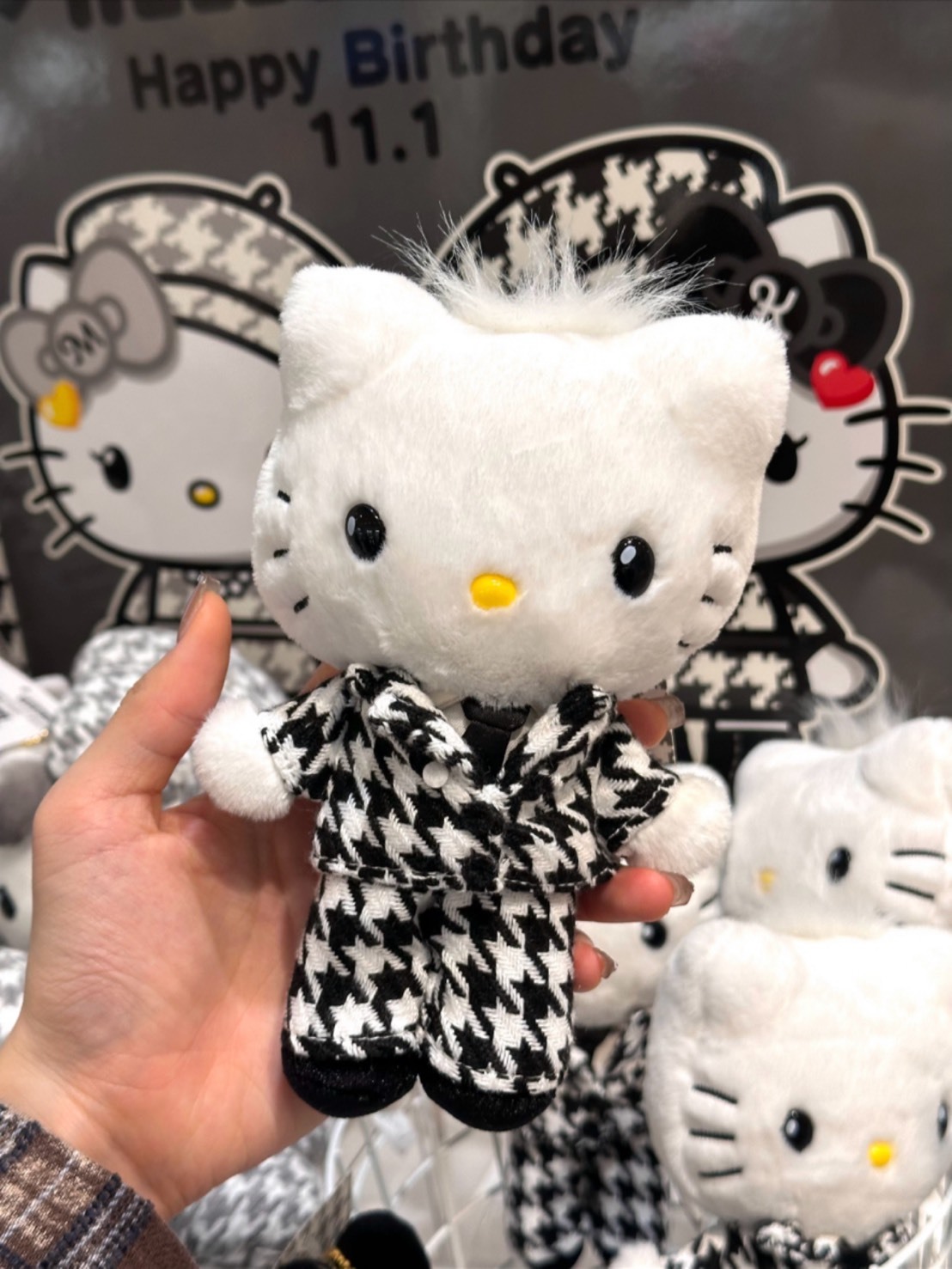 HELLO KITTY 生日限定 千鳥格 千金風 吊飾