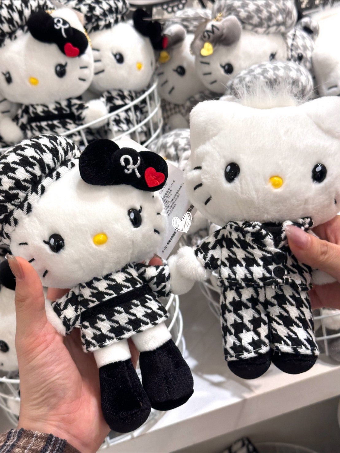 HELLO KITTY 生日限定 千鳥格 千金風 吊飾