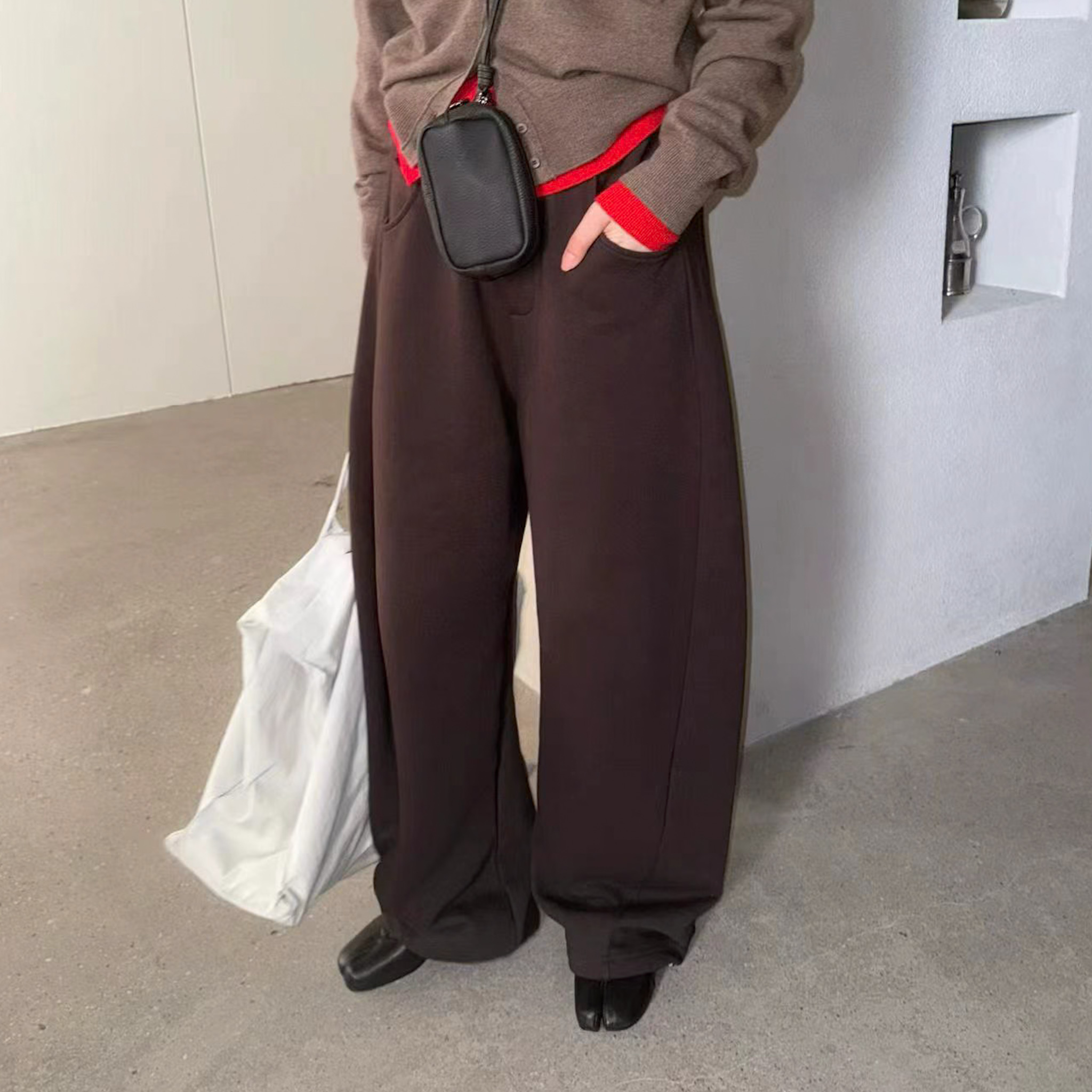 N16 男生可以穿!率性切割弧形棉褲(咖)