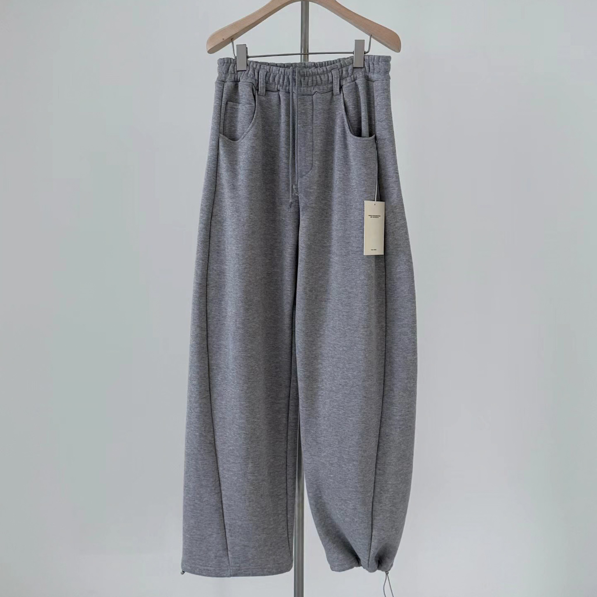 N16 男生可以穿!率性切割弧形棉褲(灰)