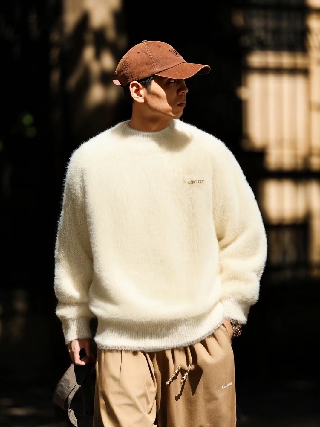 QNXEEY 日系 仿貂絨 字母 刺繡 圓領 毛衣