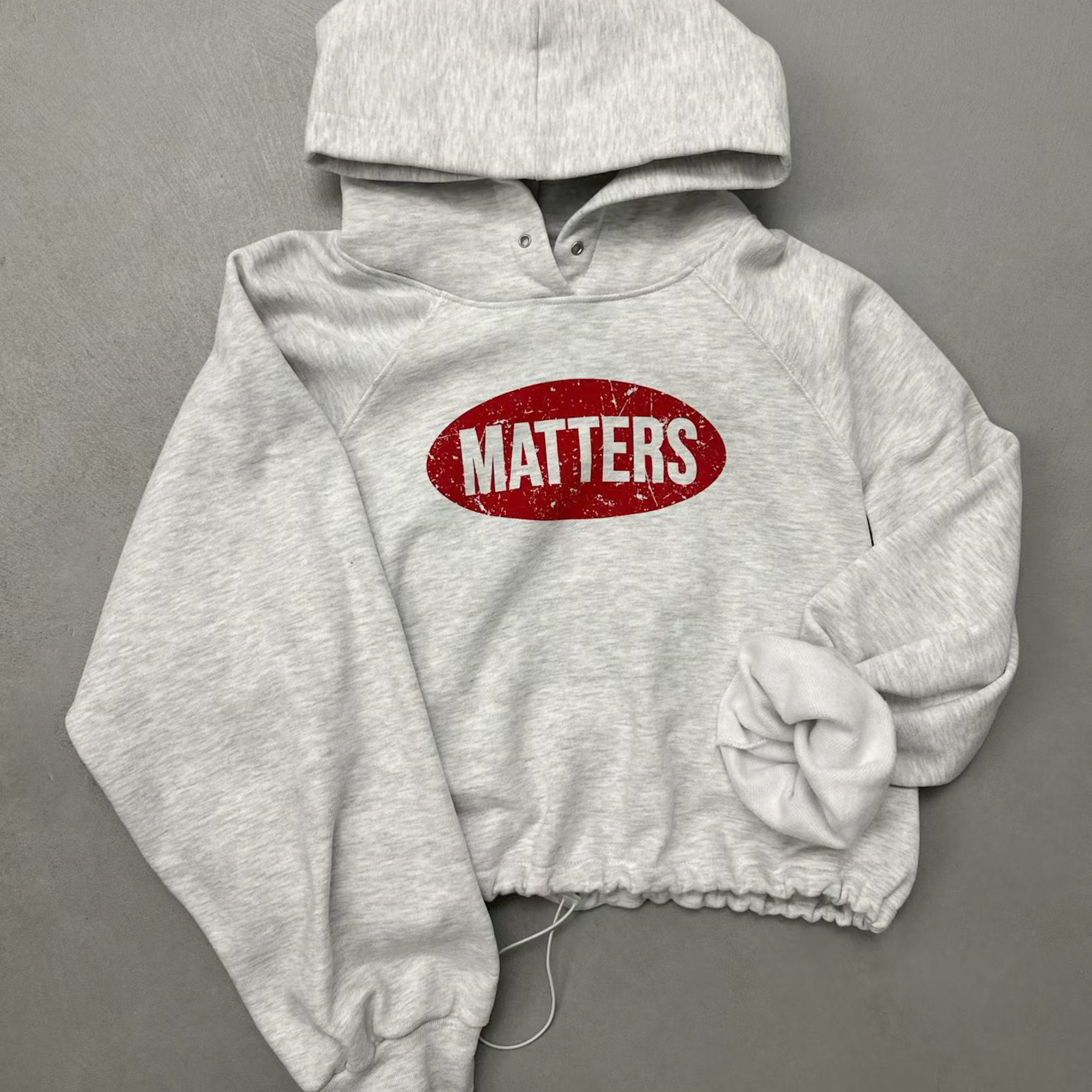 N21 本來不上架!單價偏高但莎愛的細節磨毛帽T