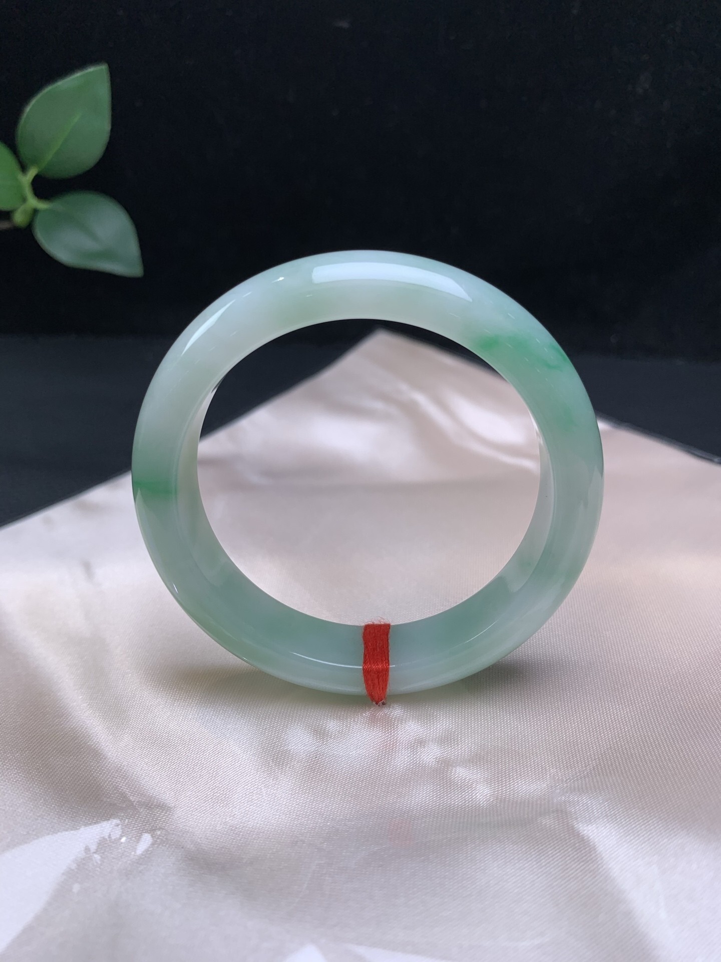 1110329 51.6mm翡翠飄綠正圈手鐲 (50-52)