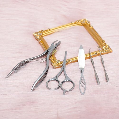 MARUTO 便攜修甲修容工具五件組 (附真皮收納包)