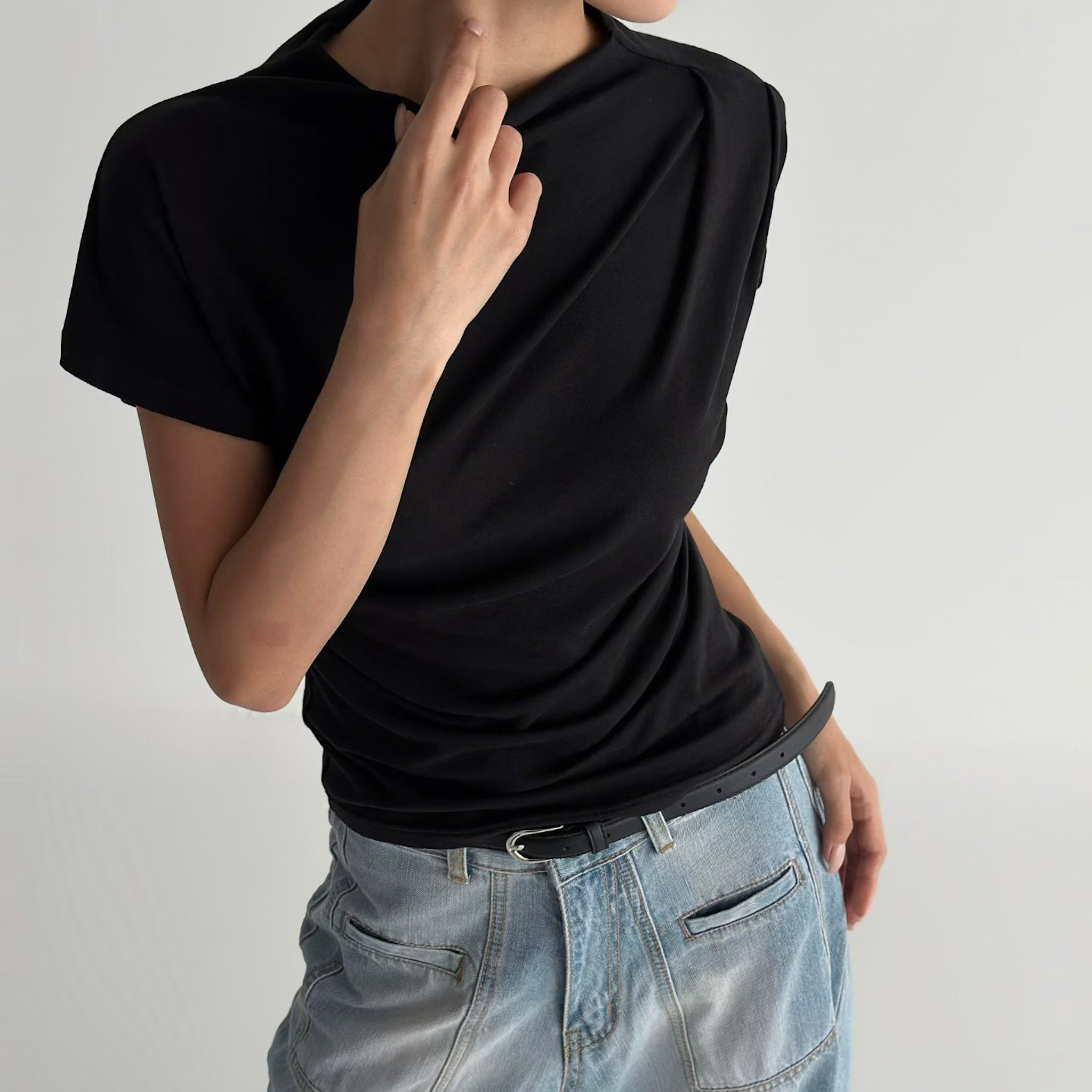 N24 斷貨款現貨!設計抓皺立領短袖T(白/灰/黑)