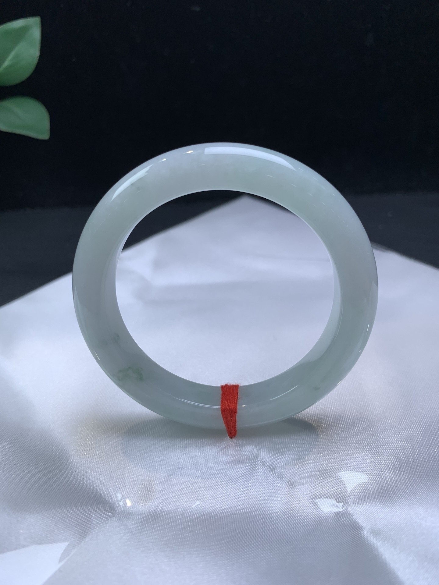 1110330 52.5mm翡翠底色飄花正圈手鐲 (52-54)