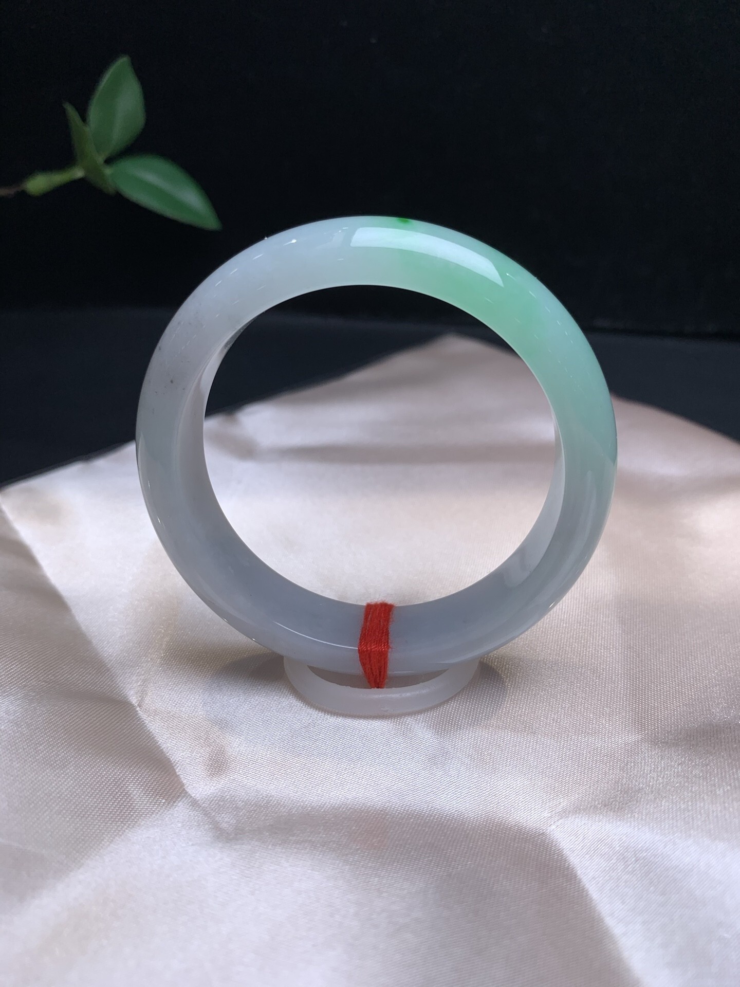 1110334 51.9mm翡翠飄綠手鐲 (50-52)