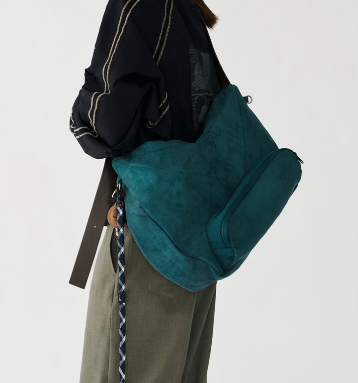 MELSIGN x plain-me 絨面皮感斜跨包 聯名款 黑/綠 25 A/W Carry Project Panel Bag