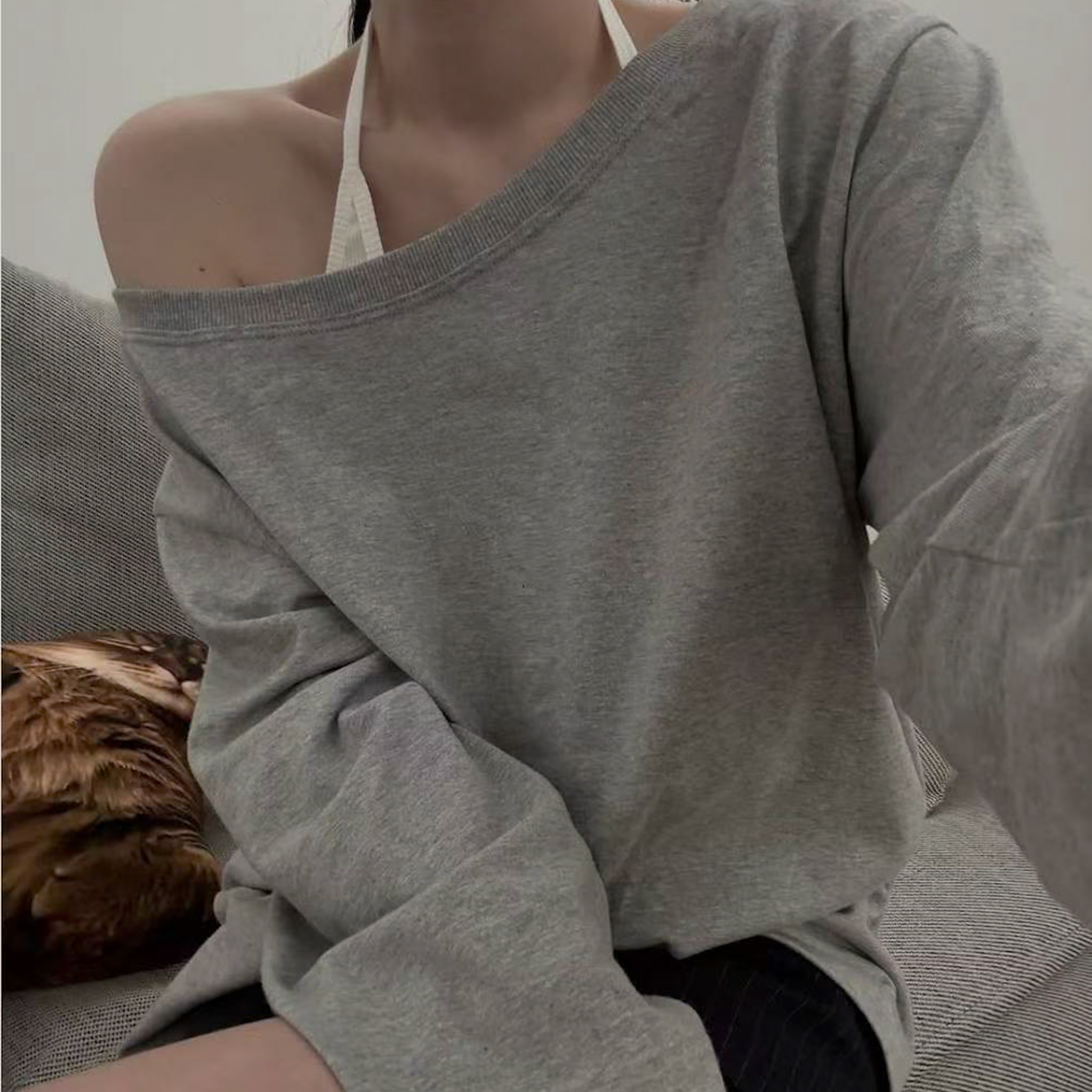 N29 慵懶斜肩素色寬鬆T(白/灰)