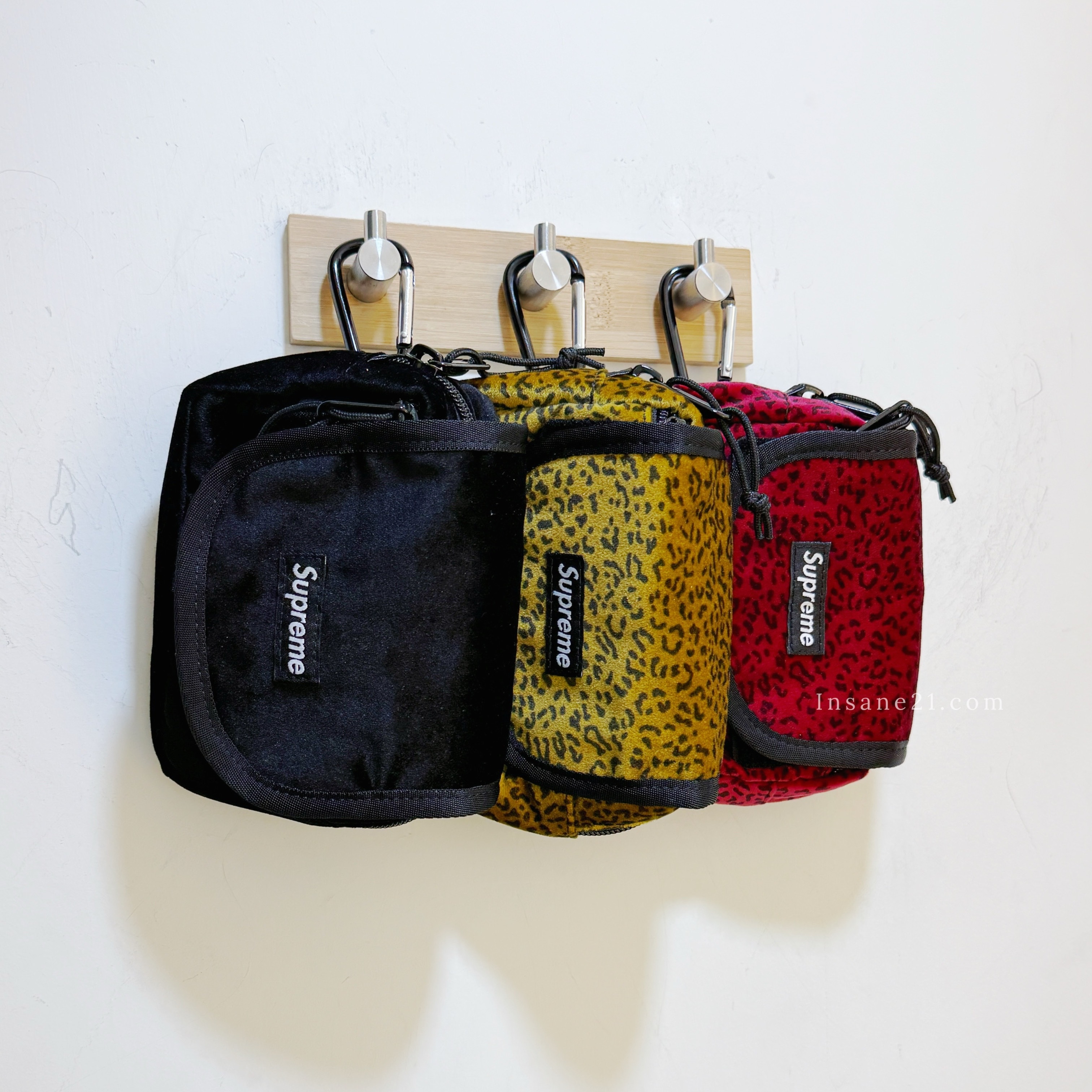 SUPREME VELVET MINI POUCH 豹紋 天鵝絨 迷你包 登山扣 收納包