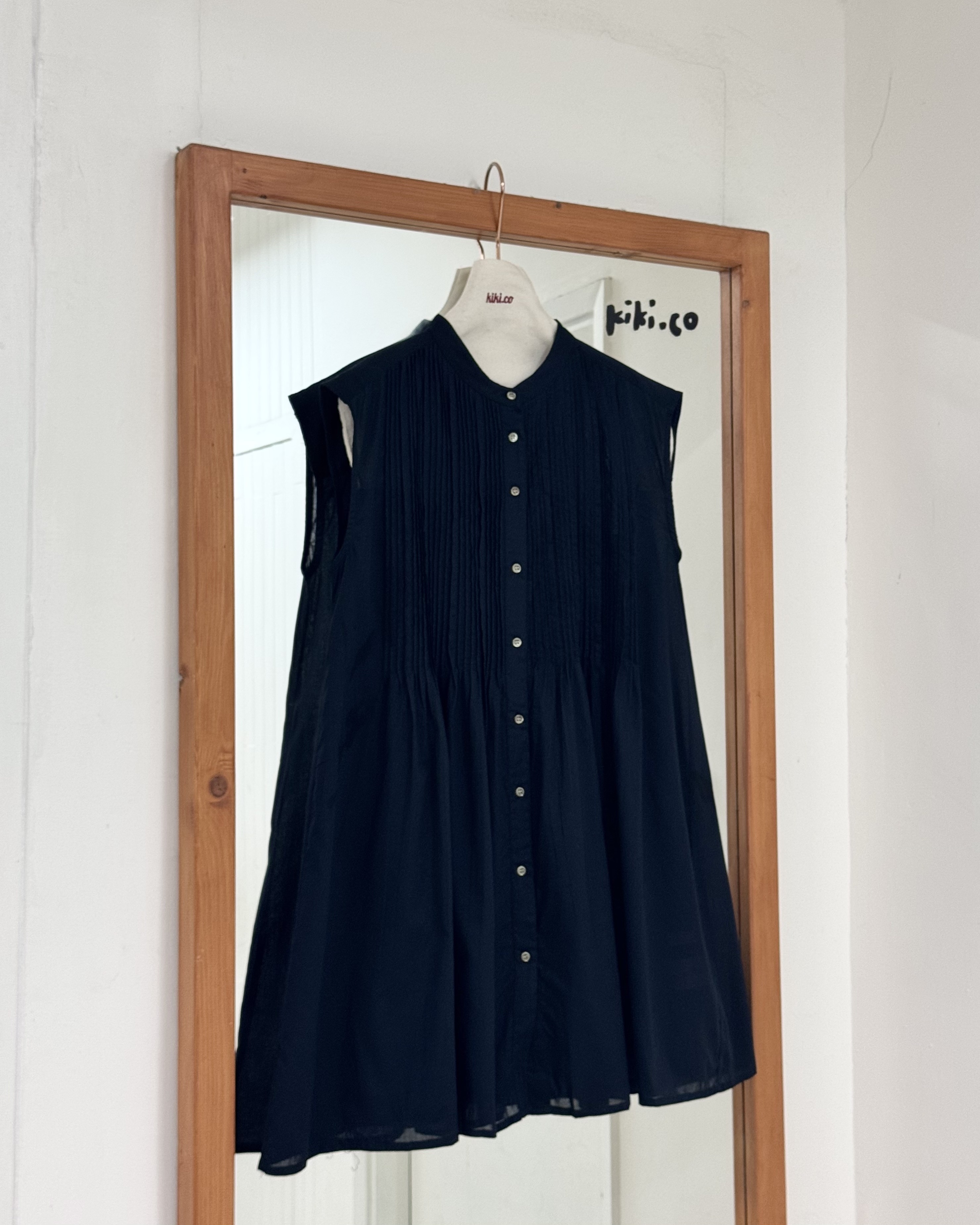 密摺全開落肩背心Top