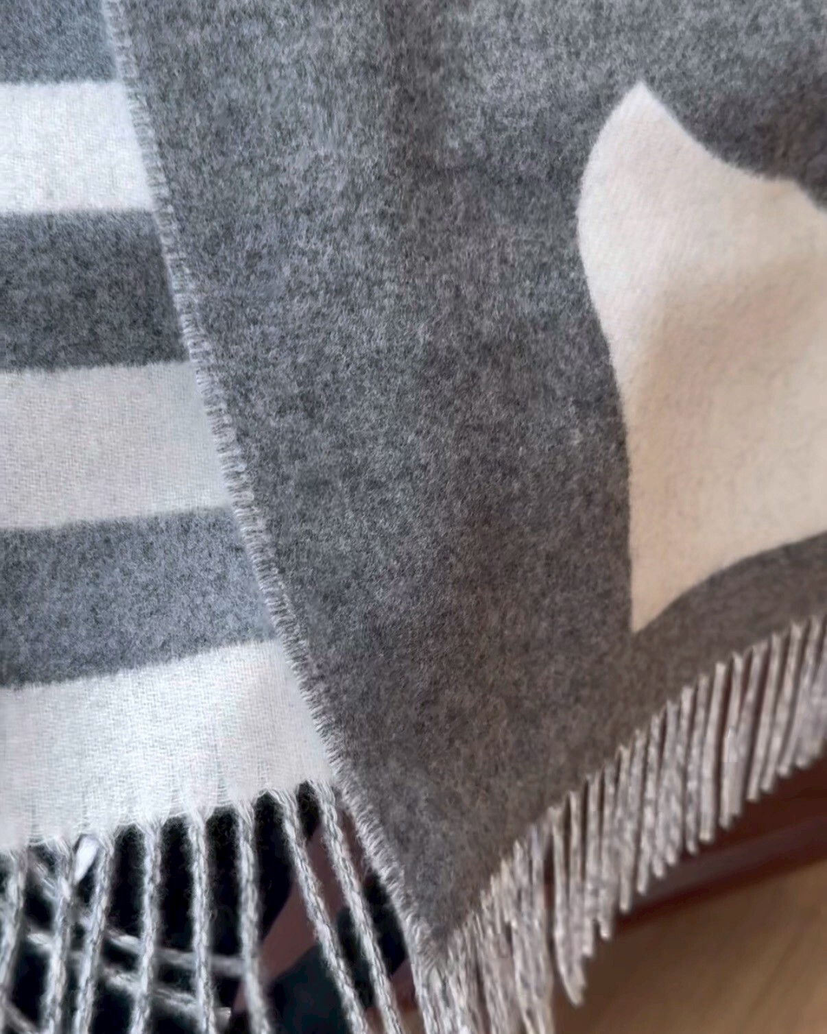 HERMES｜LOVE STORY 圍巾 淺灰色 皮標新款