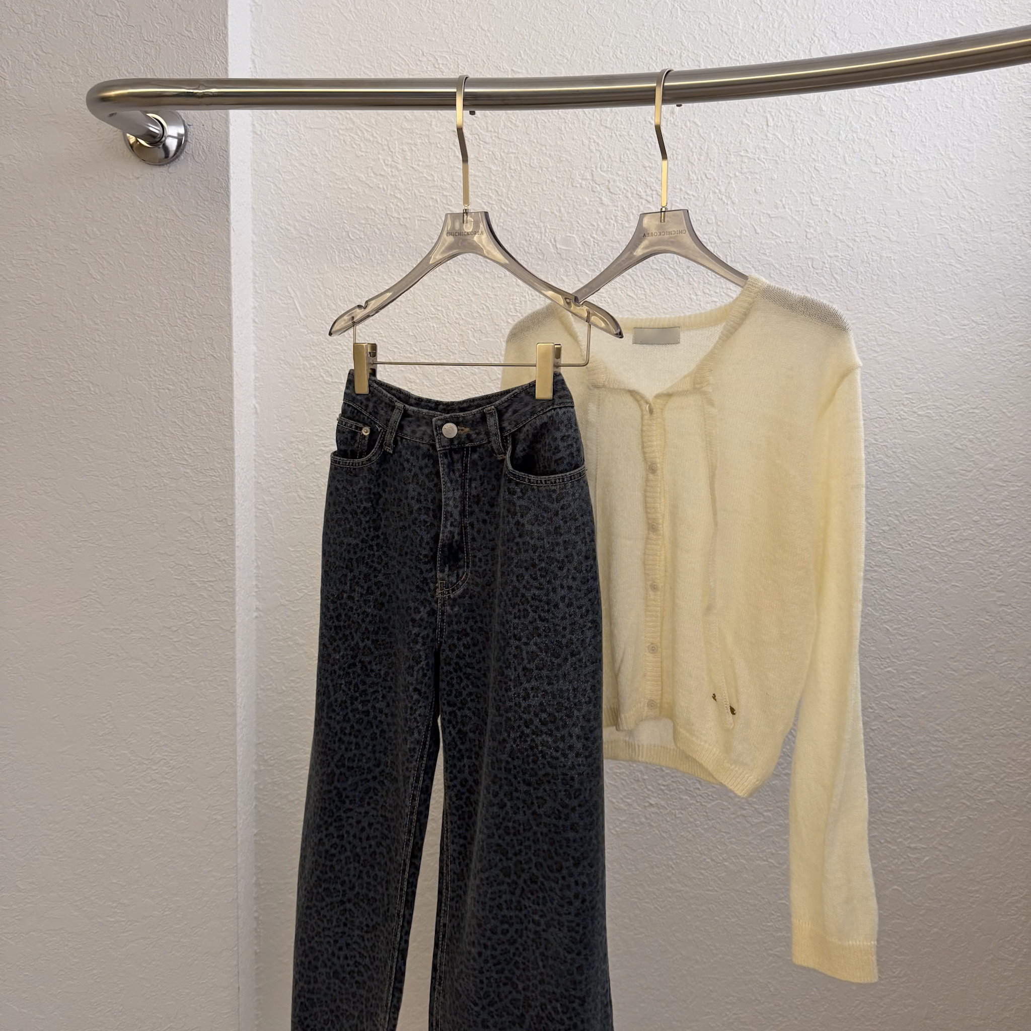 N35 側邊小金屬標綁帶羊毛針織衫(奶白)