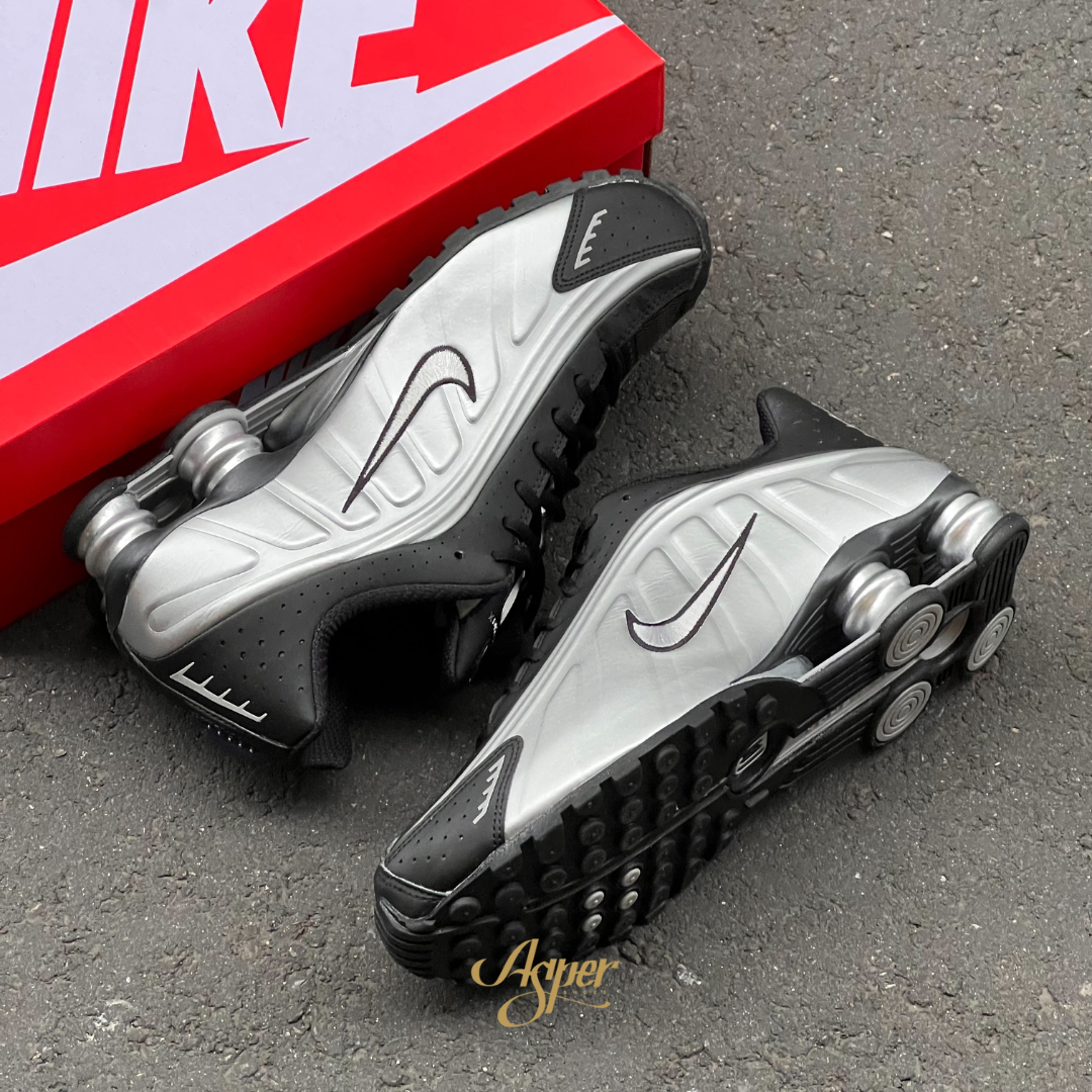 【官網限定】Nike Shox R4 "Metallic Silver" 銀石 彈簧鞋 男鞋 HQ1988-007 XI