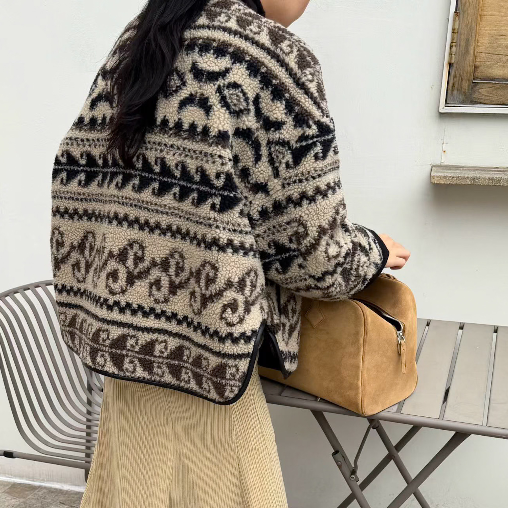 N02 弧形開衩下擺圖騰外(咖)