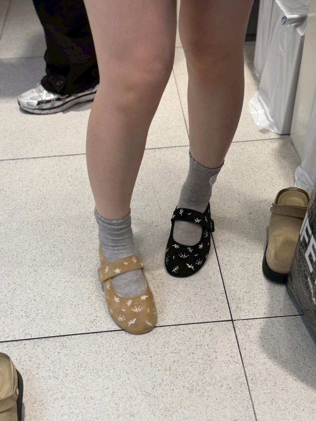 SH5232 刺繡圖案絨面瑪麗珍 *足碼*