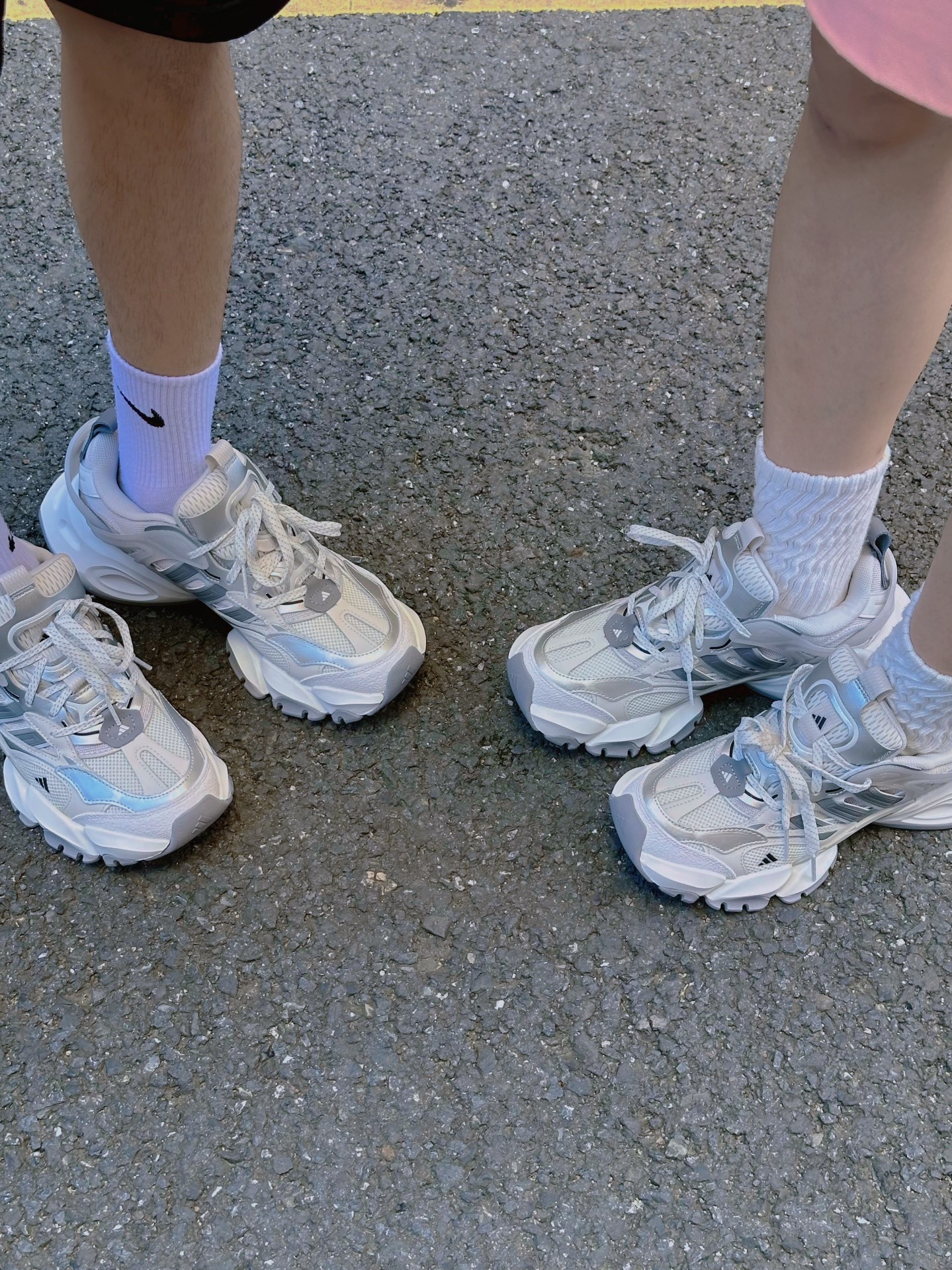 代購-Adidas XLG RUNNER DELUXE 未來科技感老爹鞋 灰白