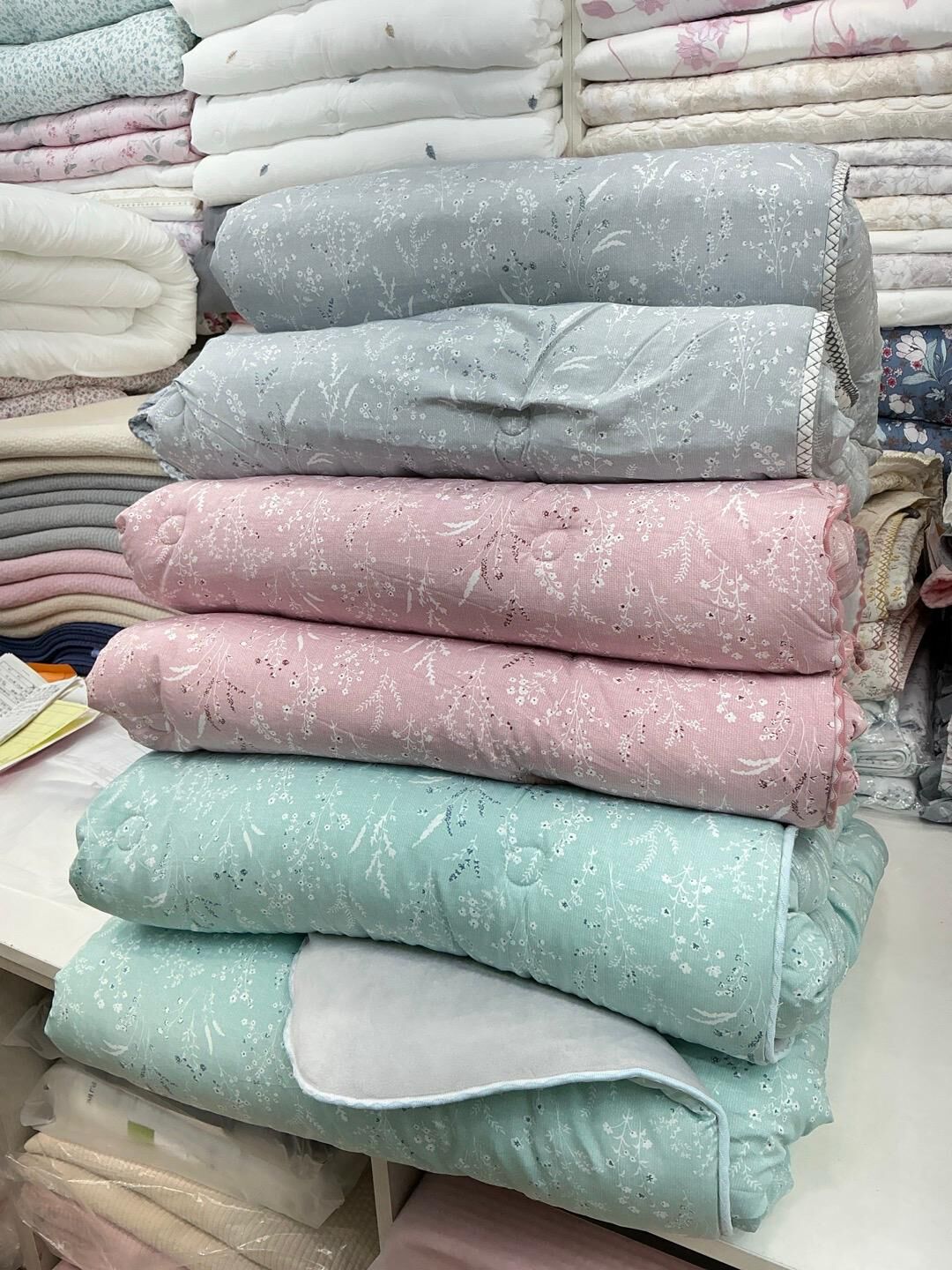 O66 雙面 法蘭絨被+膠原蛋白天絲 S:160x180 $550  Q:210X230 $650 枕頭袋$109@1 $198@2