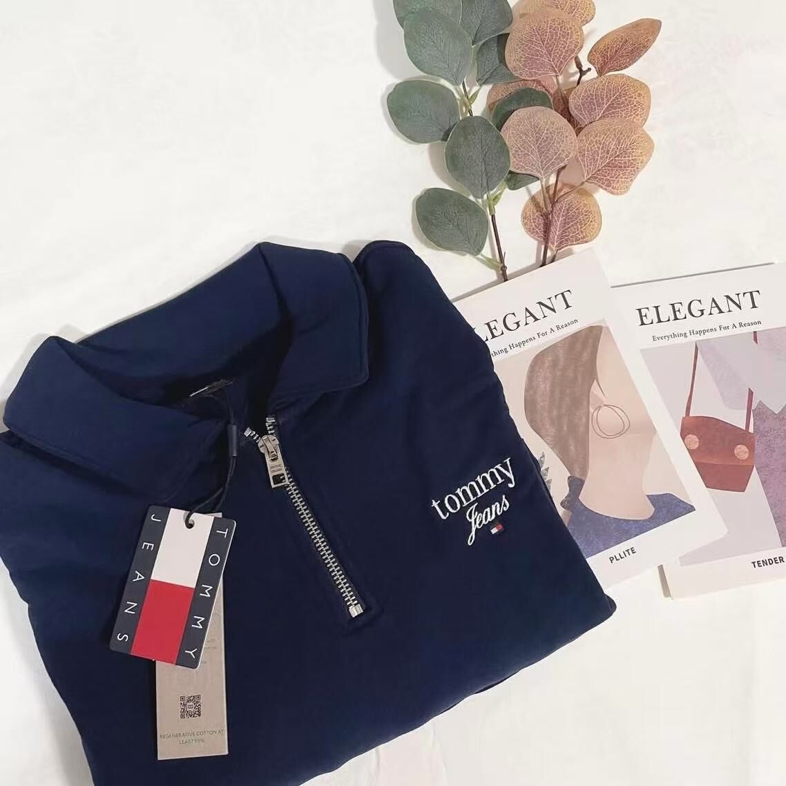 TOMMY JEANS BOXY HALF ZIP SWEATSHIRT