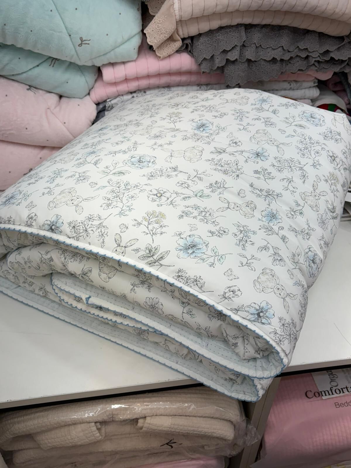 O69 四季被 田園兔兔 膠原蛋白 莫代爾 S:160x180 $599 Q:210X230 $699 枕頭袋$109@1 $198@2