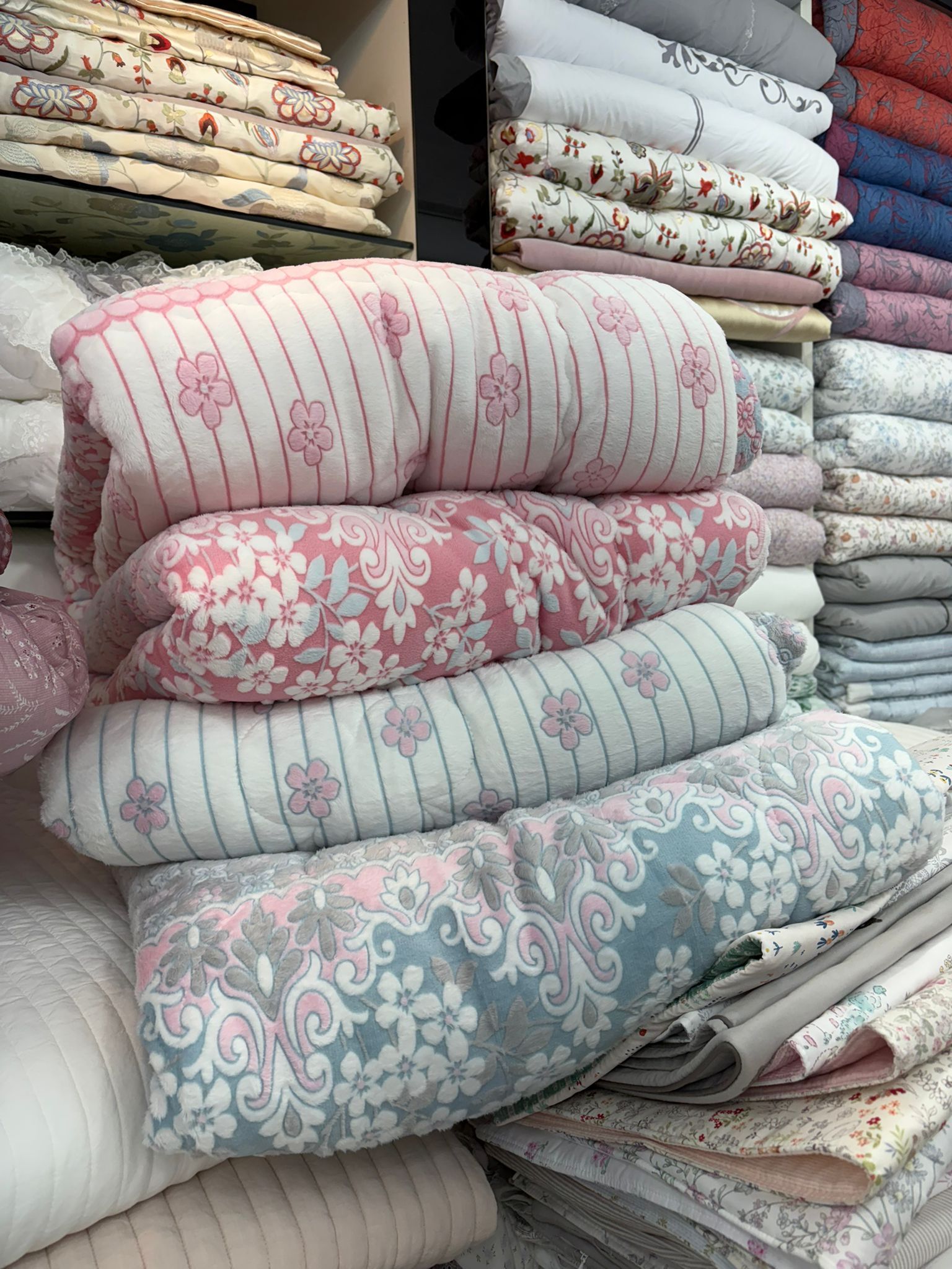 O65 (聖誕禮物優惠價)冬被 法蘭絨被 S:160x180 $499 Q:210X230 $599 枕頭袋$109@1 $198@2