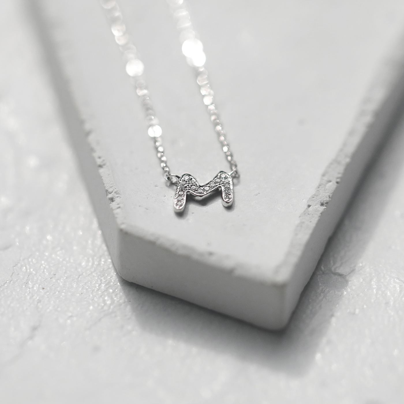 Alphabet  — 字母鑽石項鍊 (草寫)