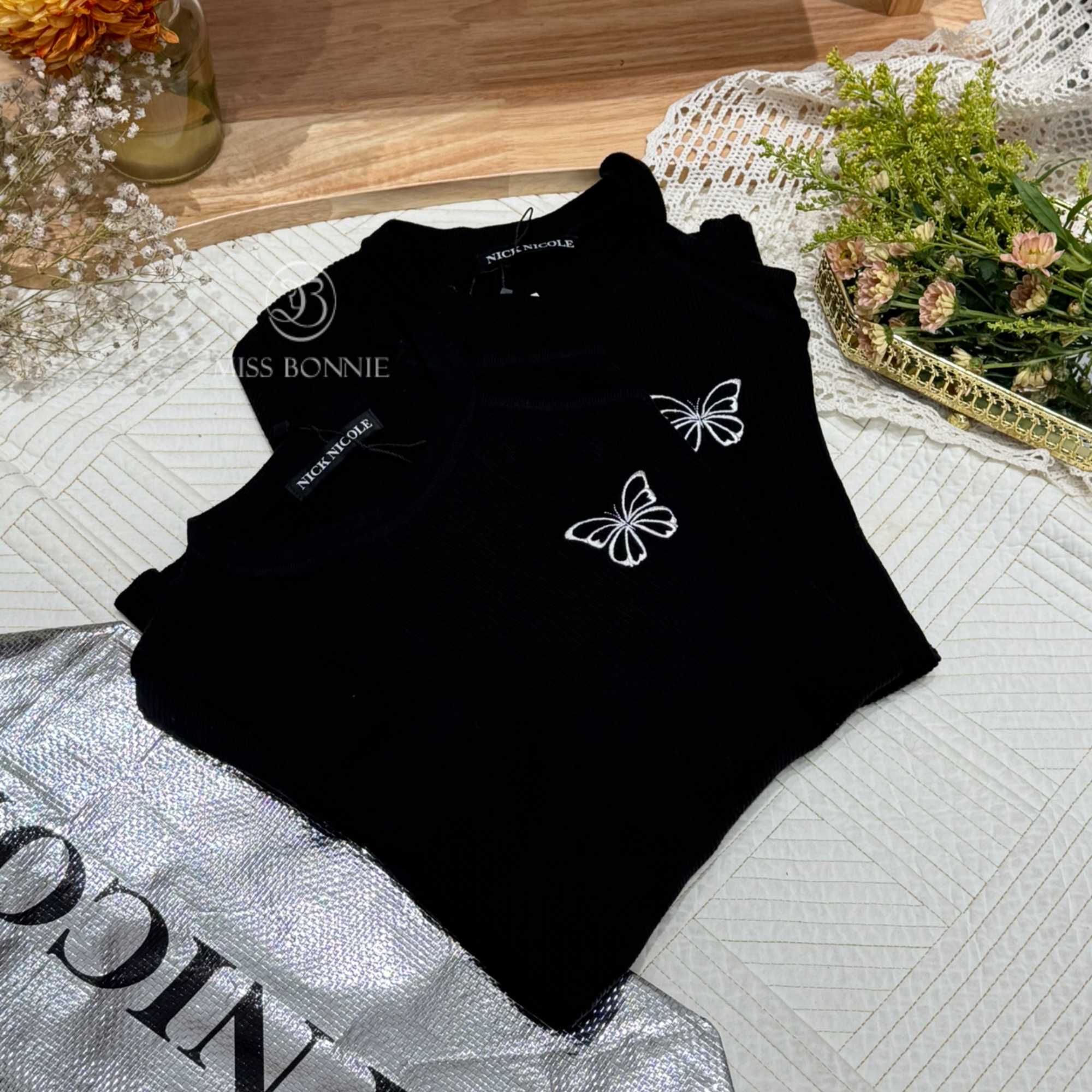 Nick Nicole單邊挖肩蝴蝶針織上衣