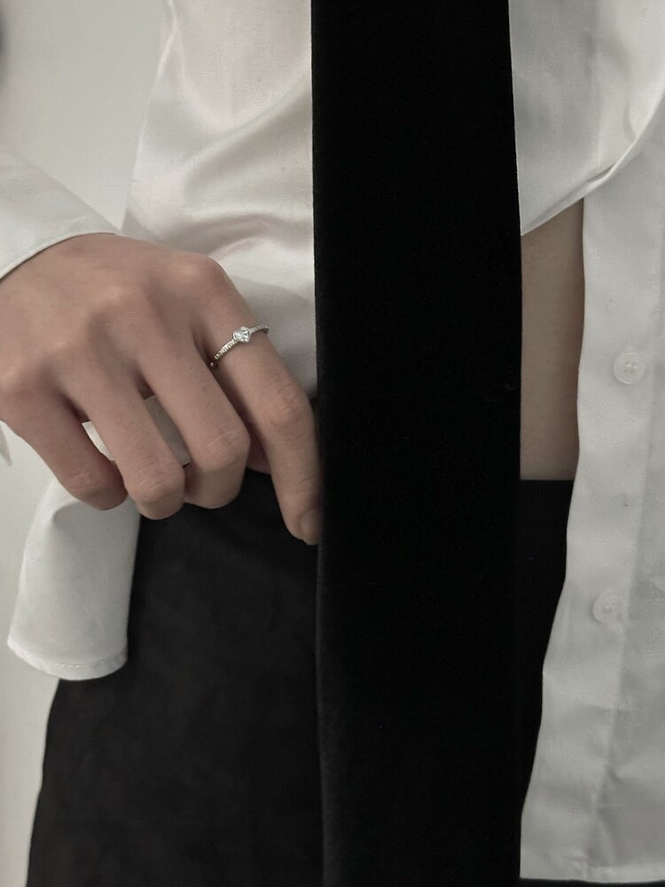 OFUSE - 24 winter - cubic mini heart ring