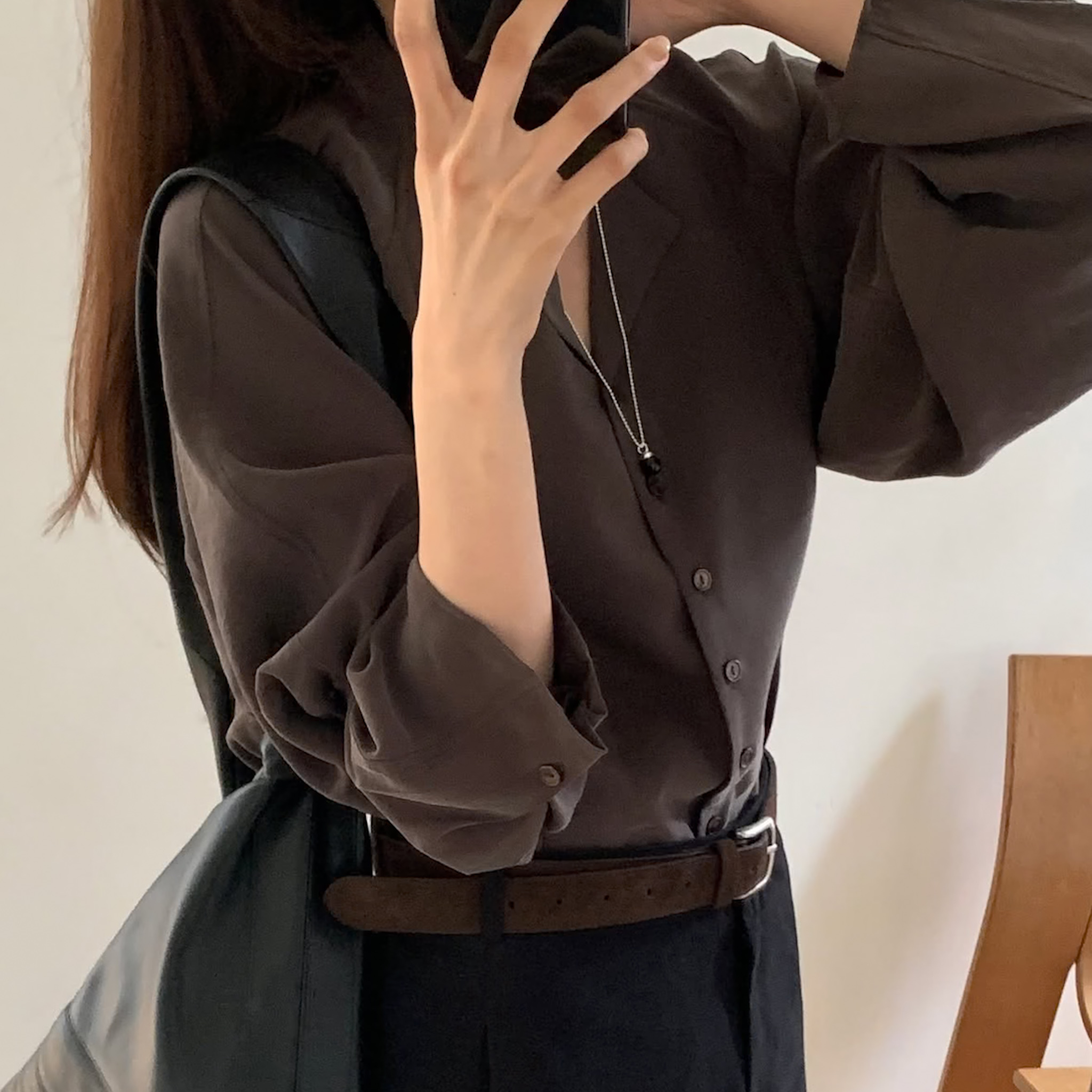 N32 Ｖ領設計手袖釦光澤襯(咖)