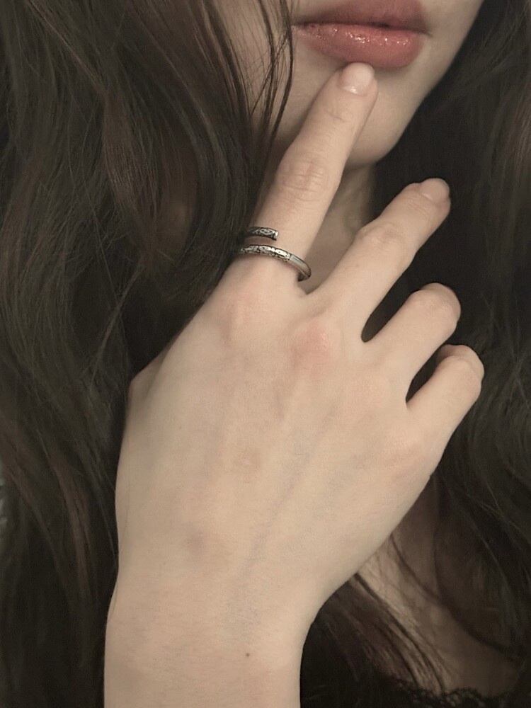 OFUSE - curve ring
